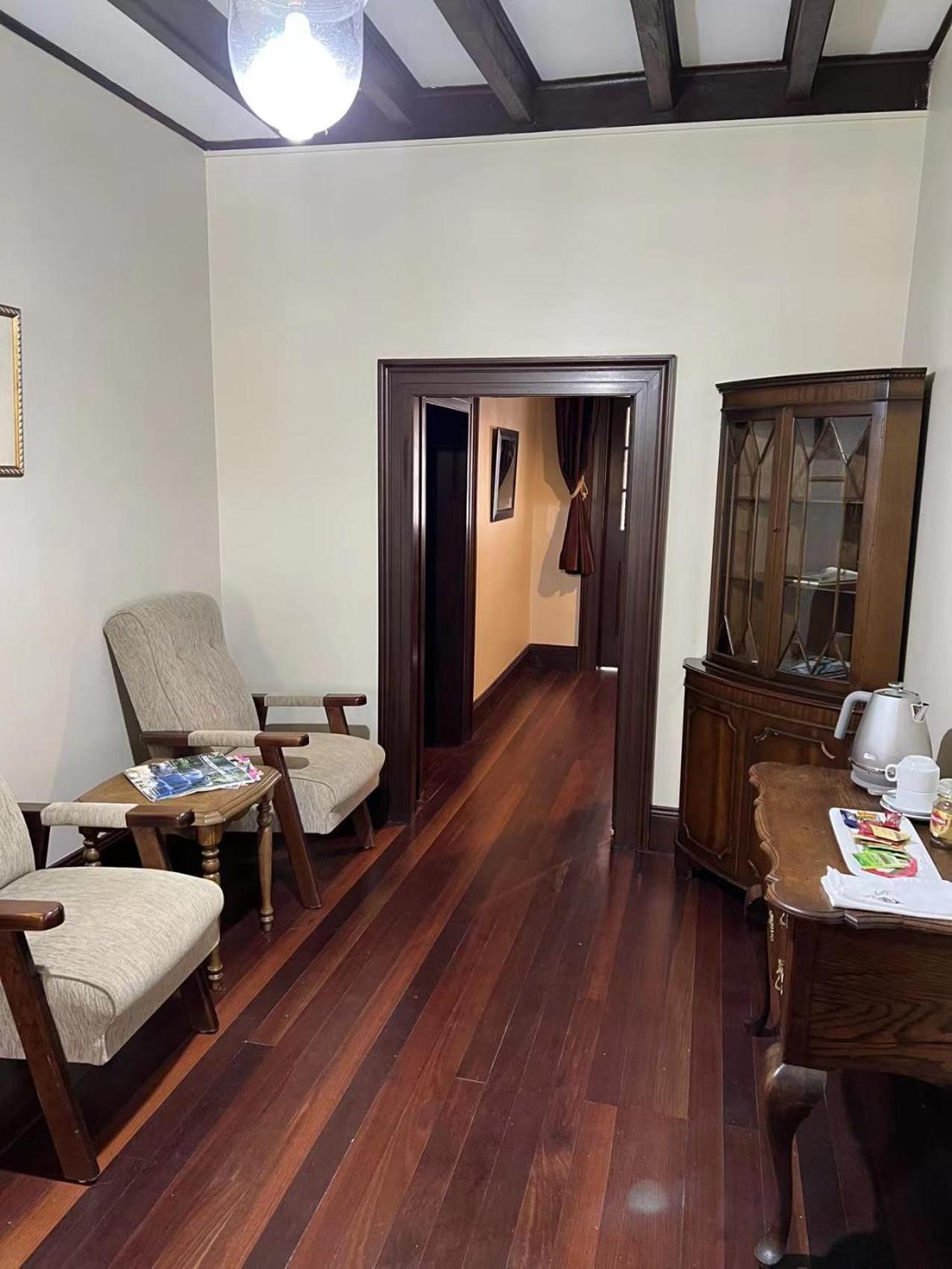 Deluxe Family Suite - Photo 4