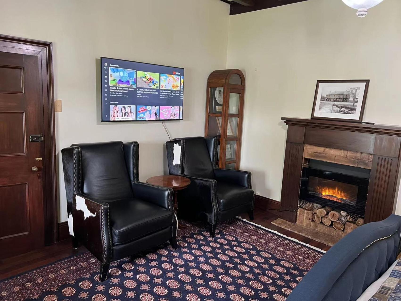 Deluxe Family Suite - Photo 6