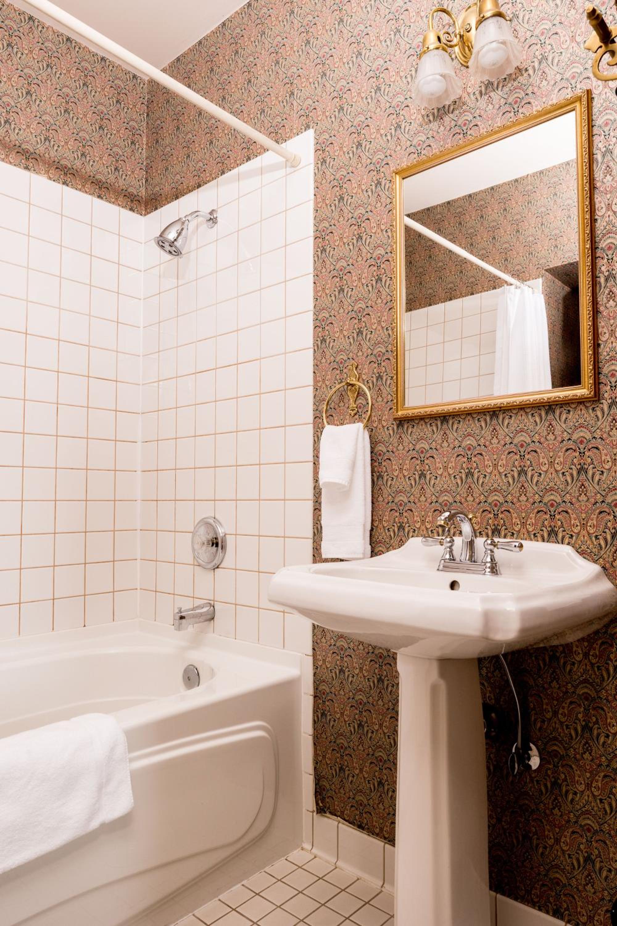 Deluxe King Suite photo 3