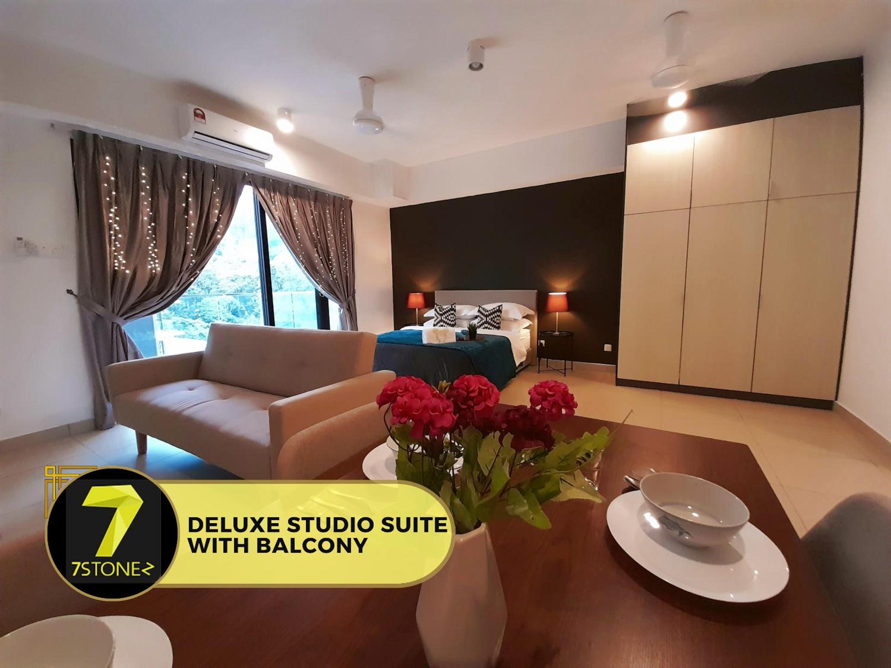 Deluxe Studio Suite with Balcony - Photo 10