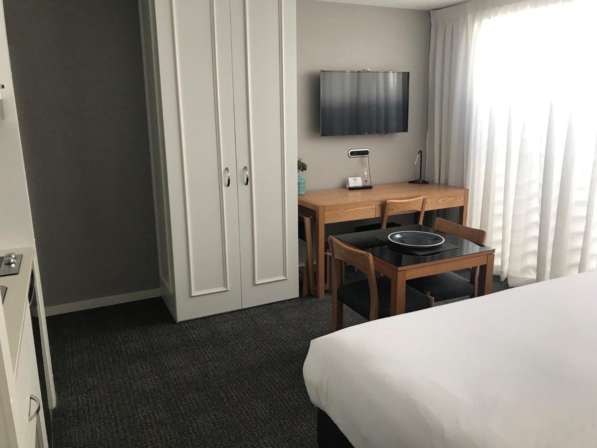Studio Apartment - Photo 8