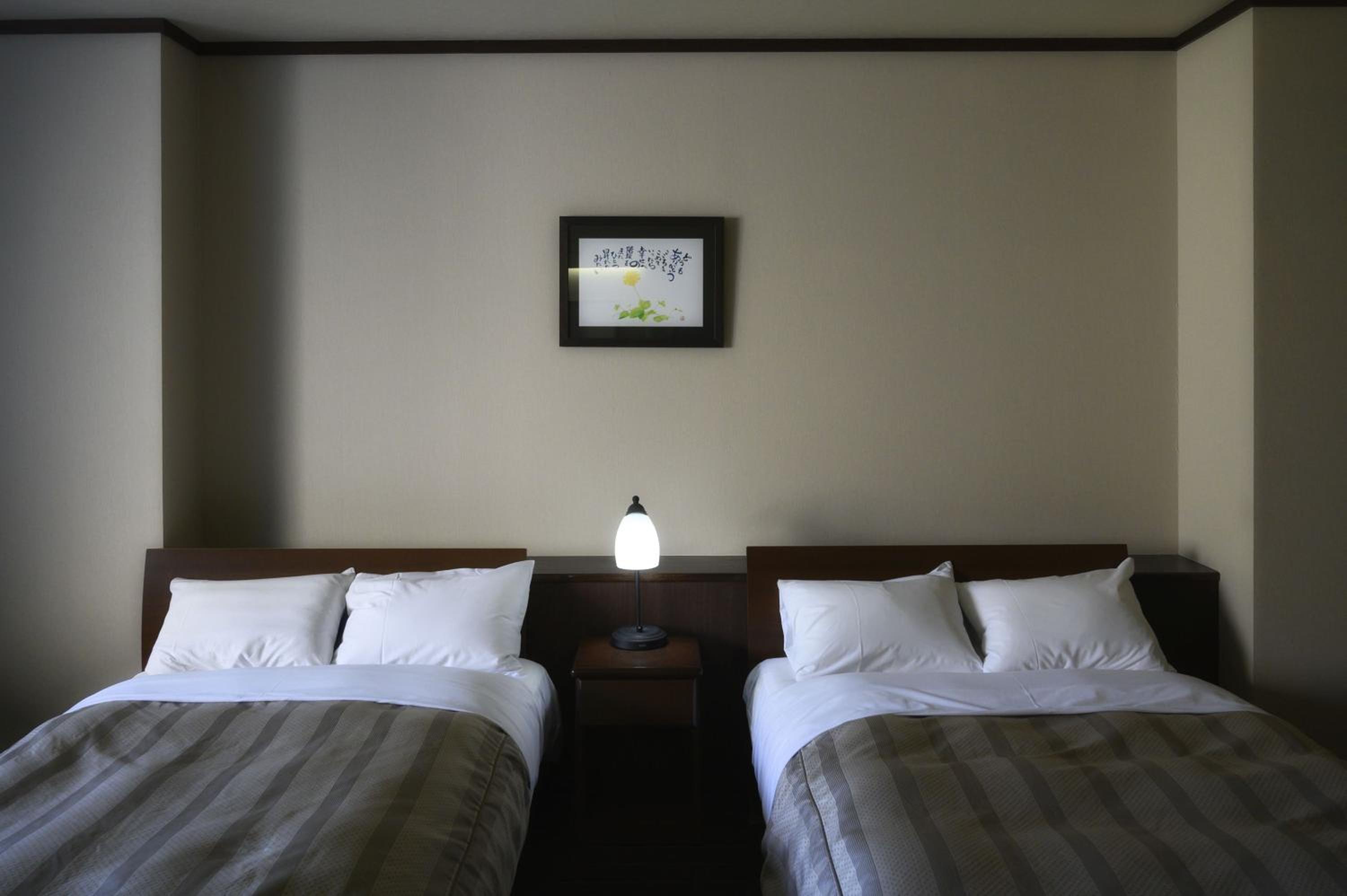 Standard Twin Room -The Main - Non-Smoking - Photo 1