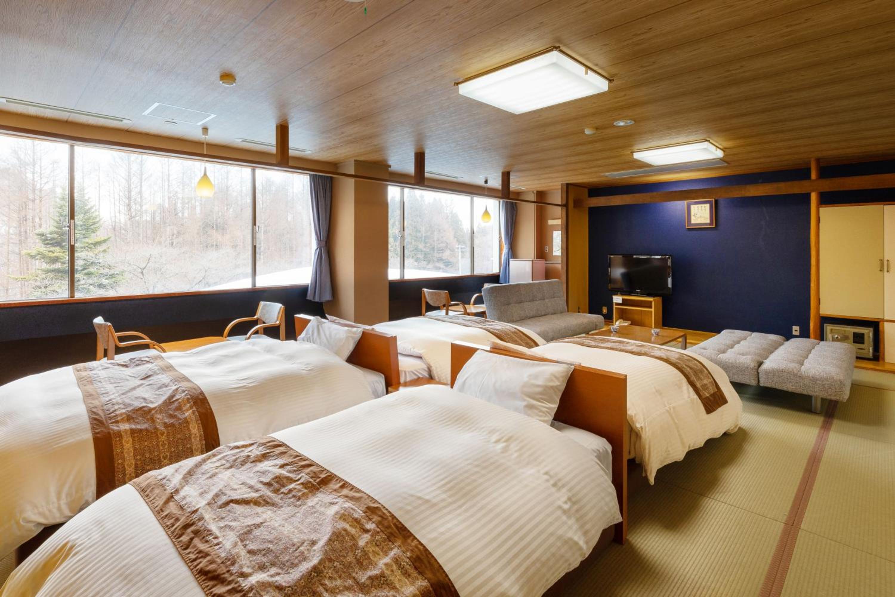 Japanese-Style Quadruple Room with Bed -The Main - Non-Smoking - Photo 3