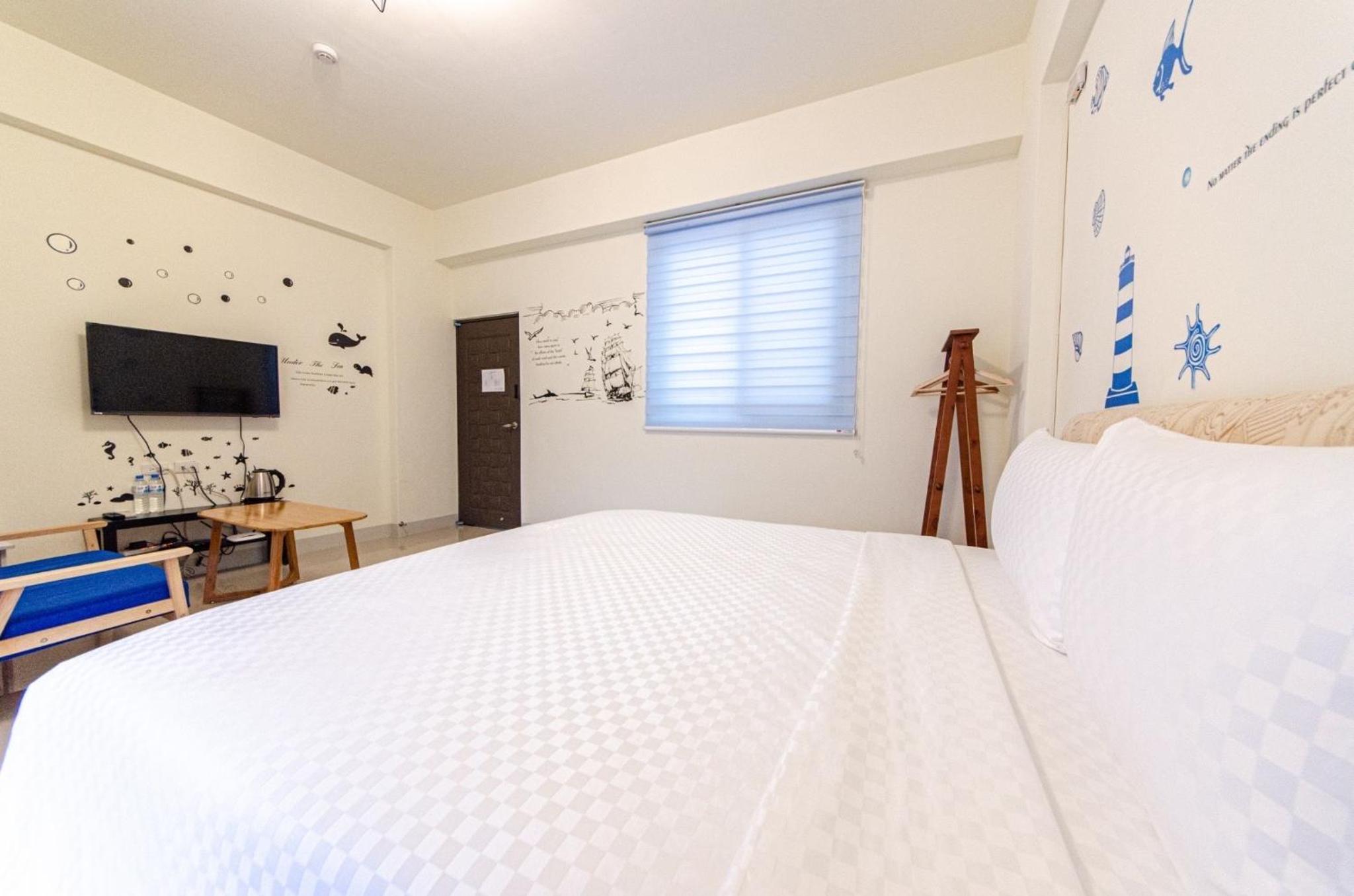Queen Room photo 2