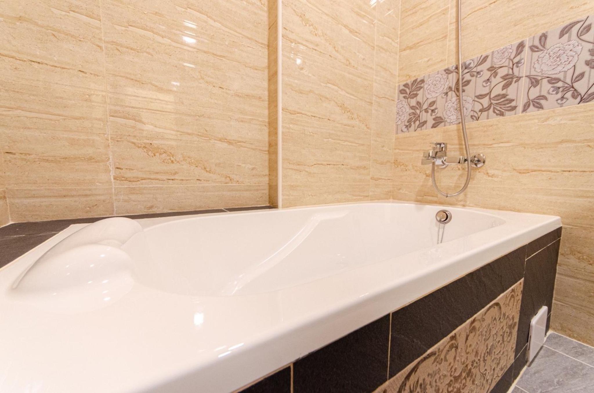 Quadruple Room with Bath photo 2