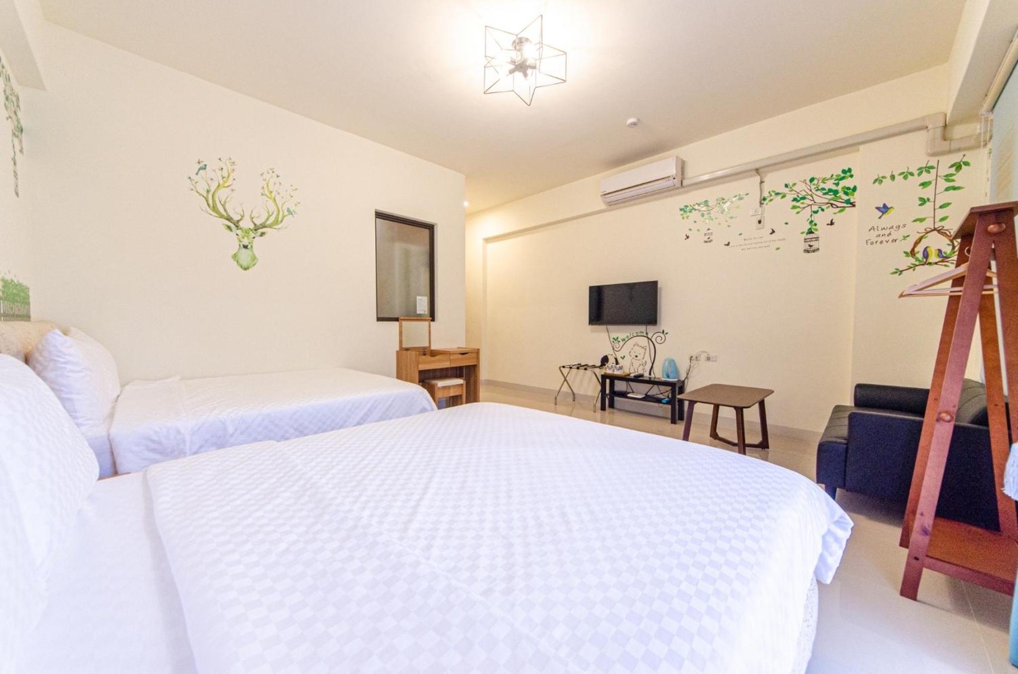 Quadruple Room with Bath photo 3