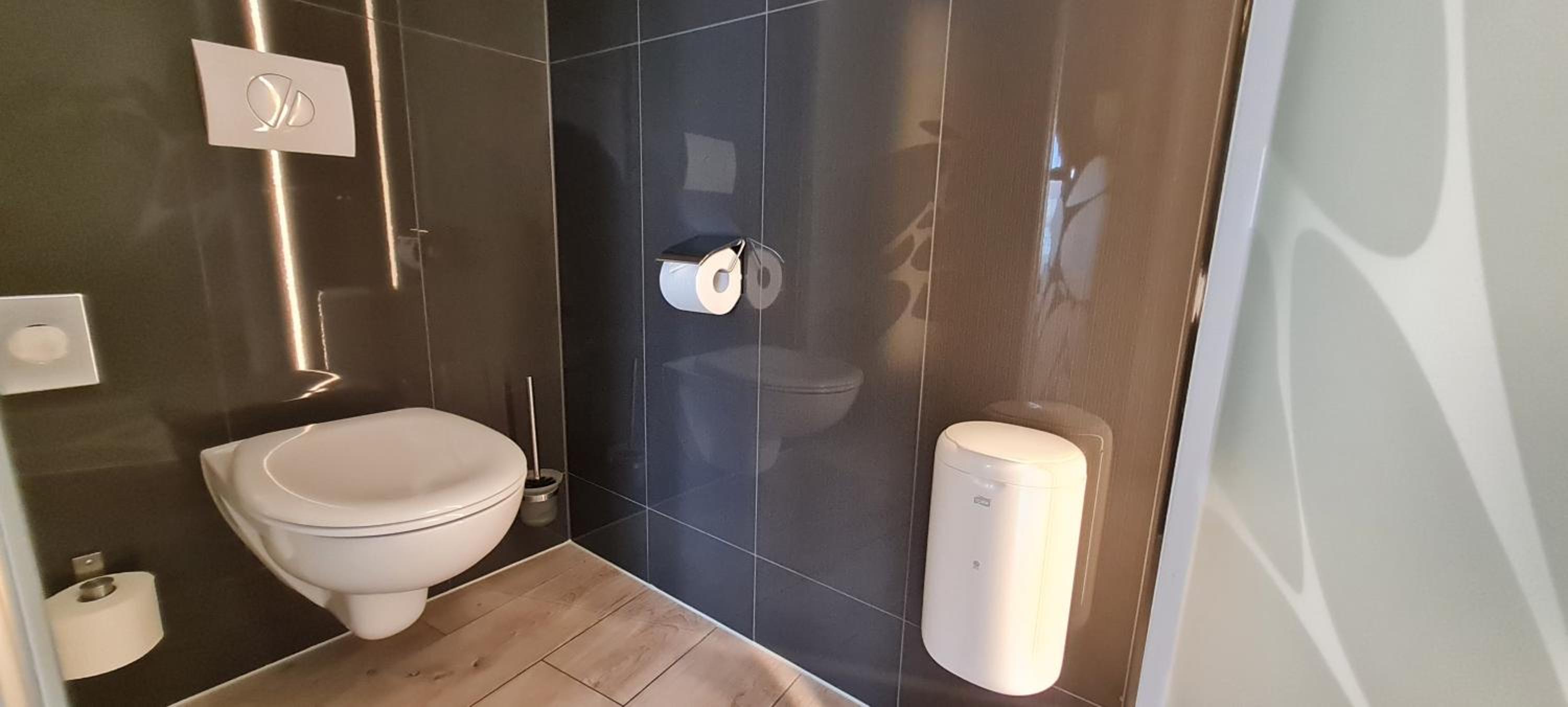 Premium Double Room - Photo 9