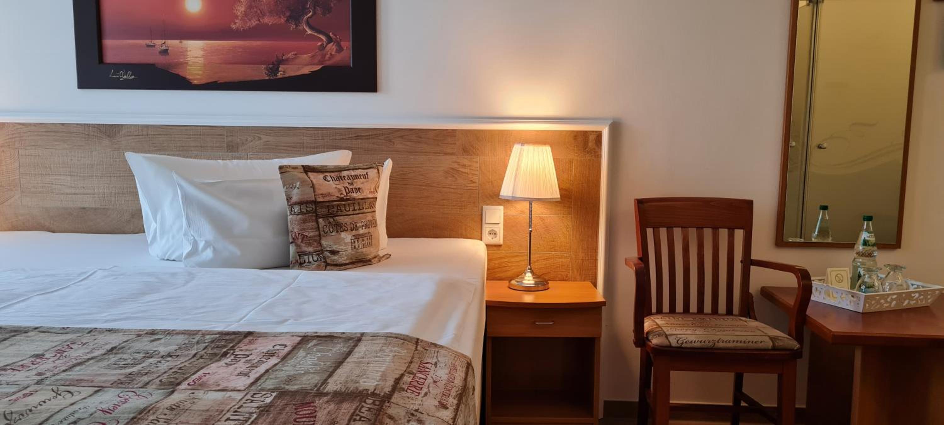Premium Double Room - Photo 8