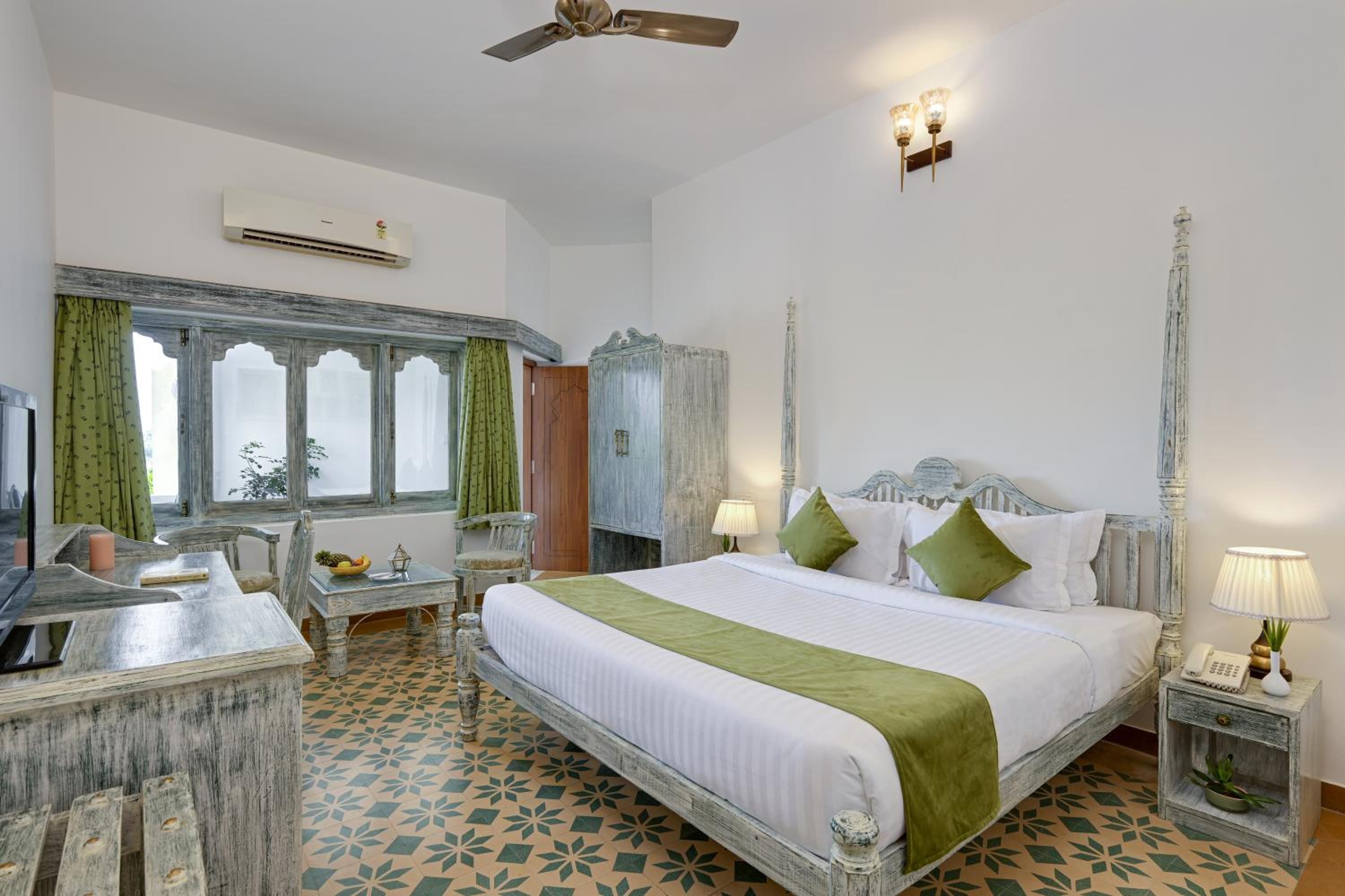 Luxury Lake view rooms with Balcony photo 3