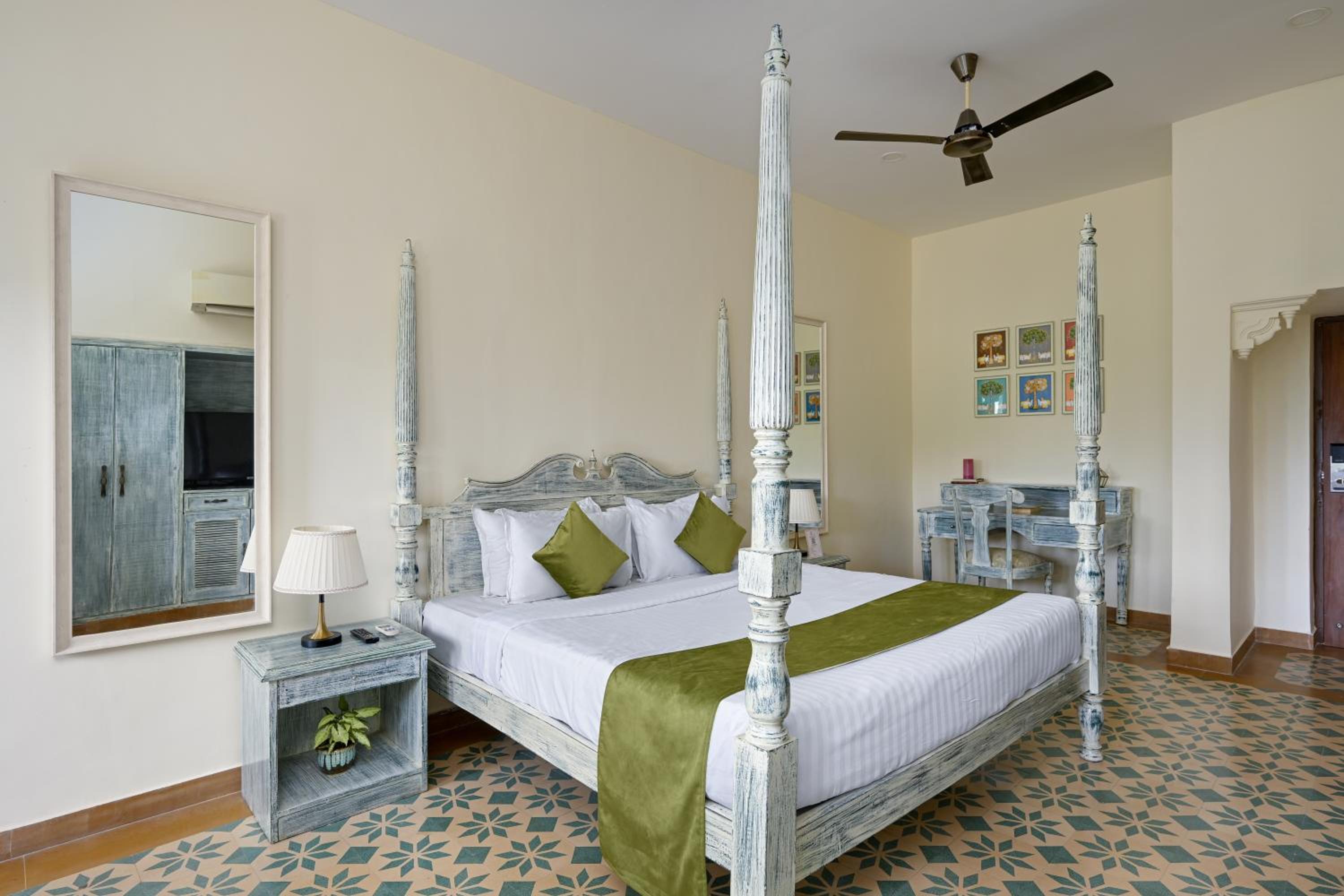 Luxury Lake view rooms with Balcony photo 2