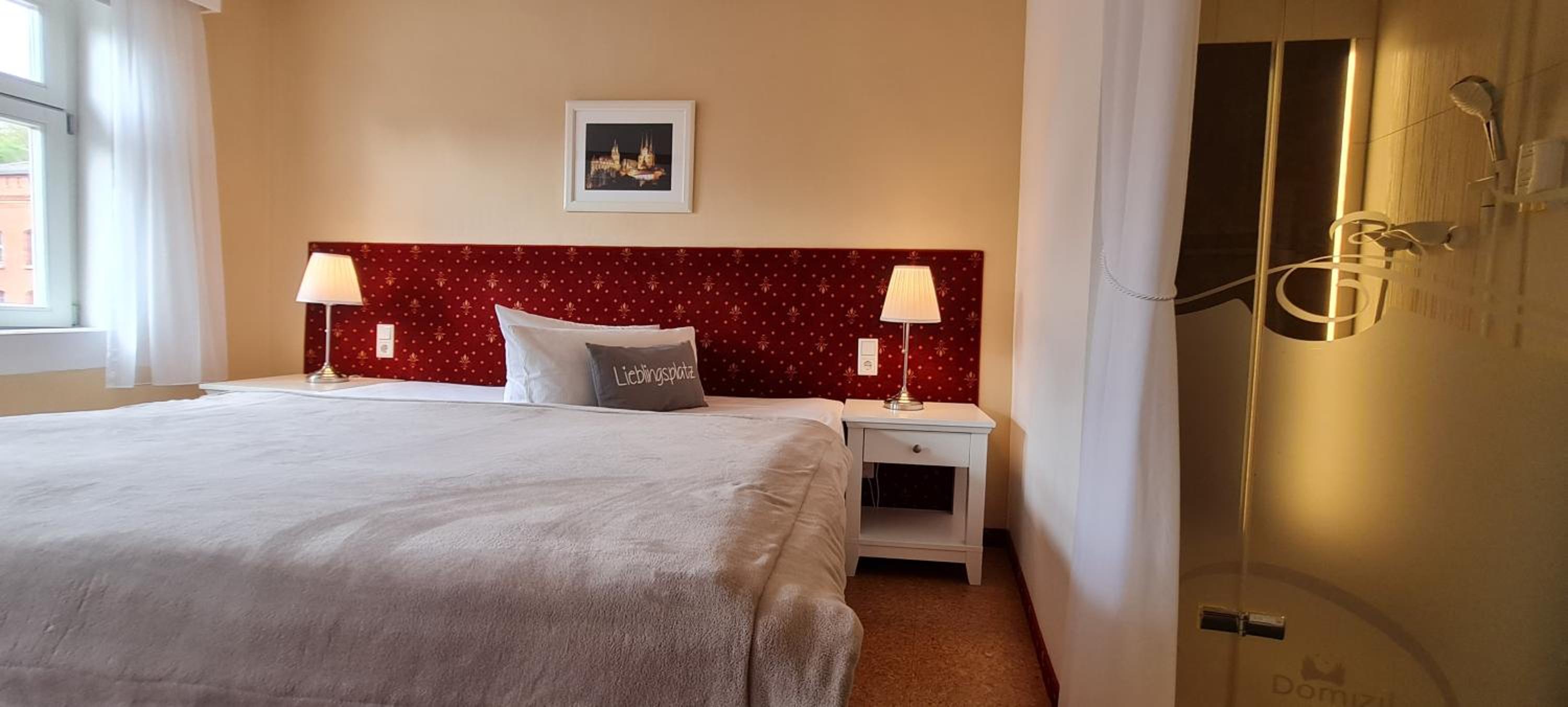Deluxe Double Room - Photo 11