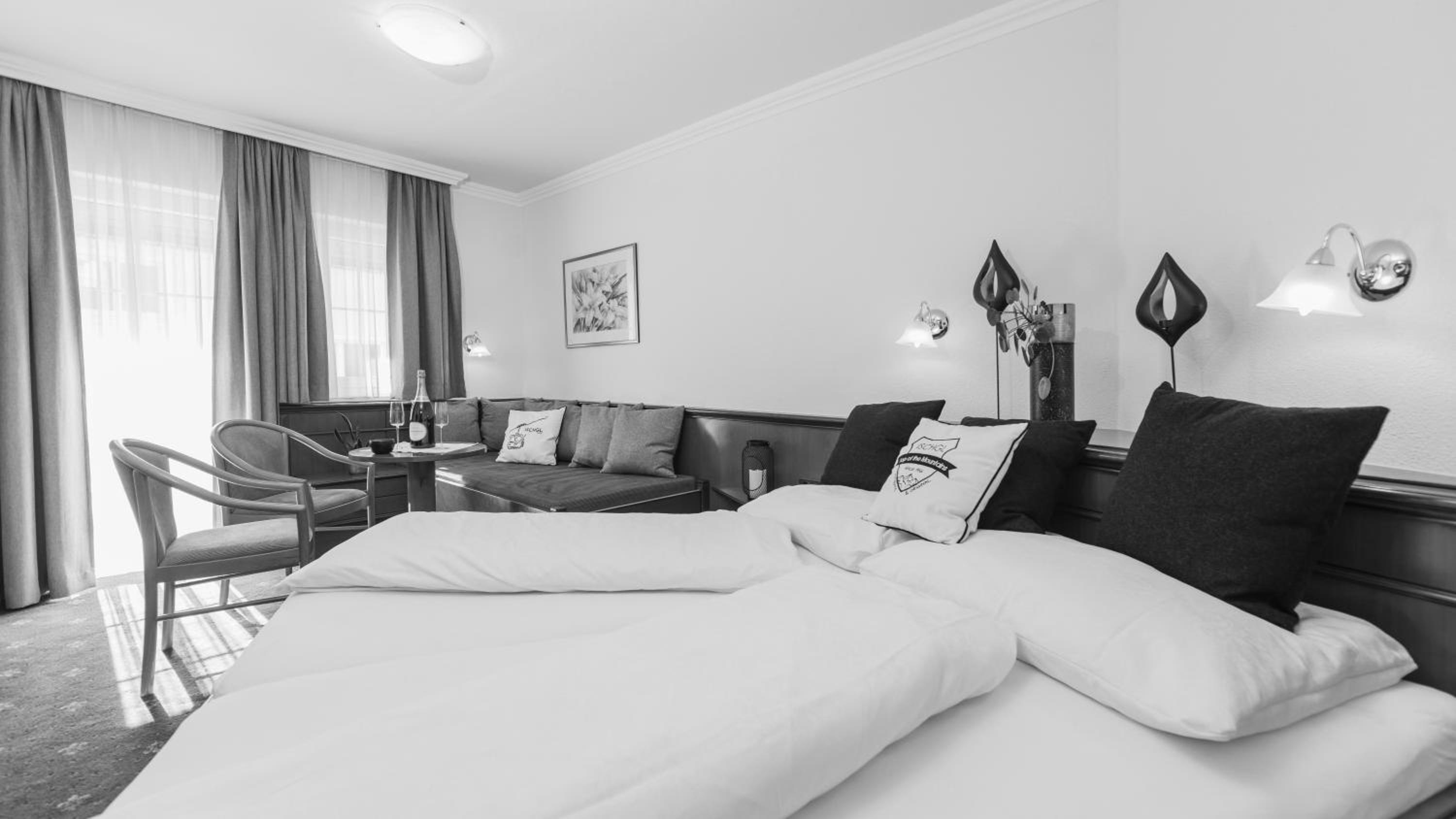 Deluxe Double Room with Balcony - Photo 2
