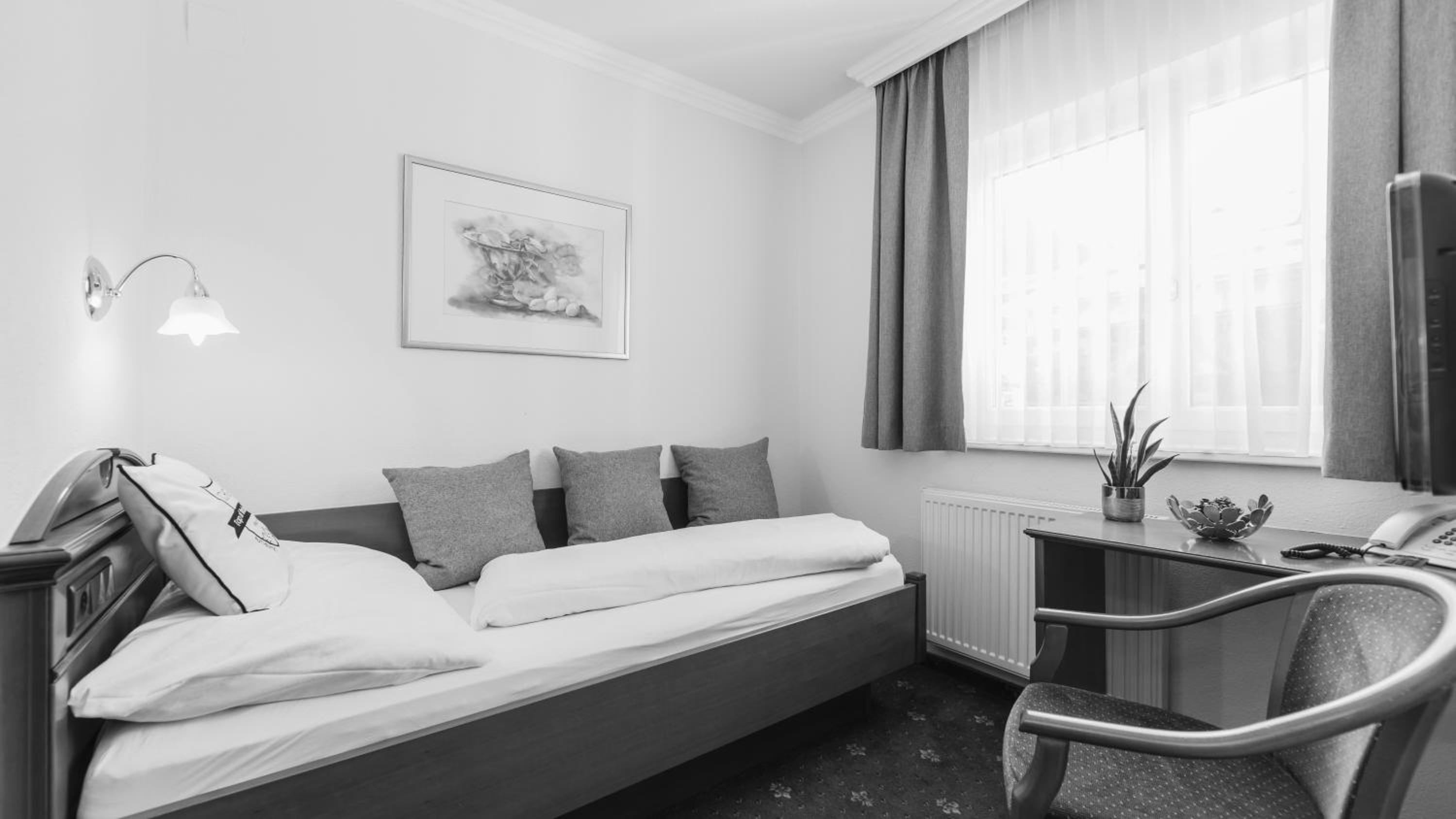 Deluxe Single Room with Balcony photo 2