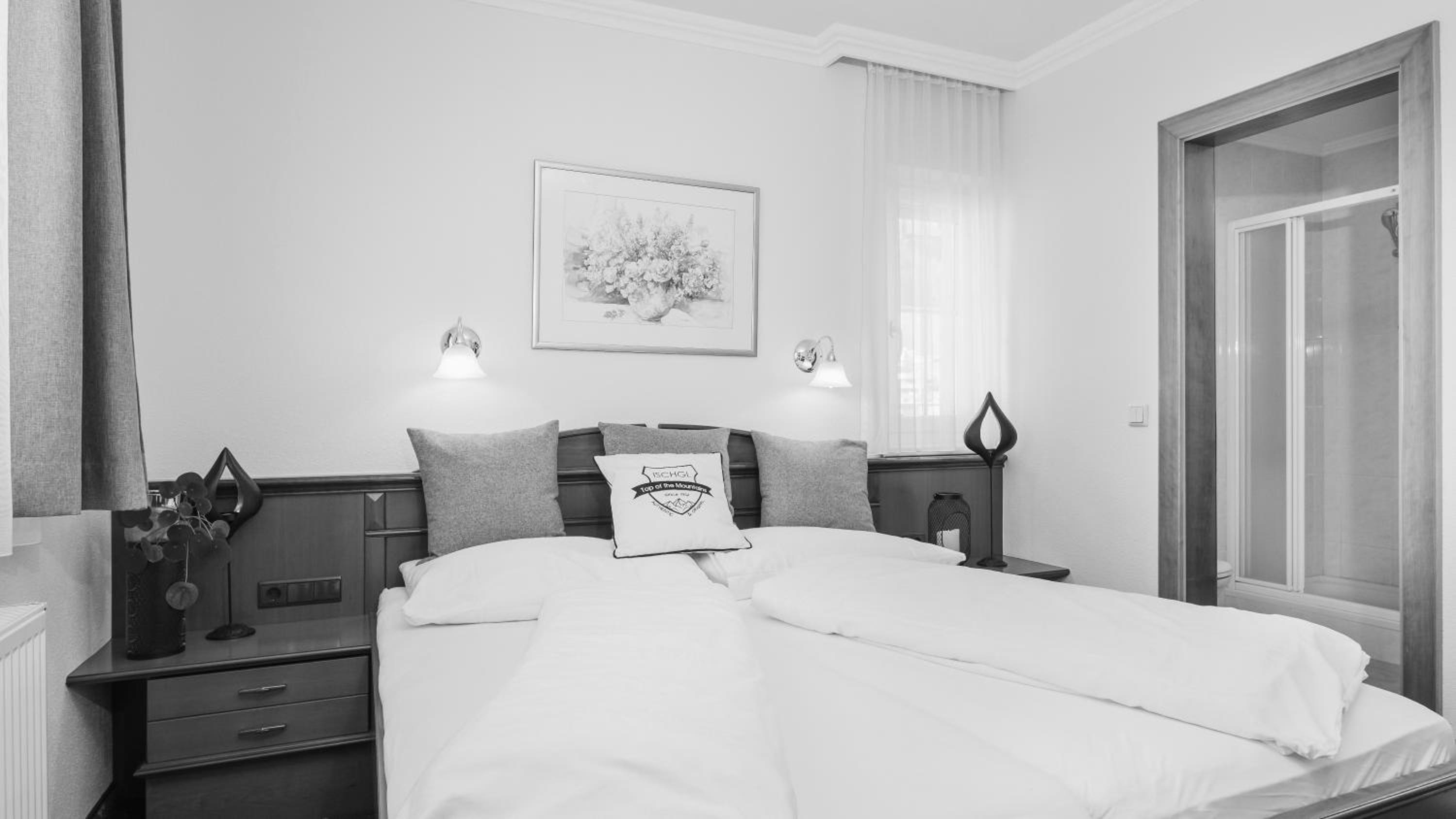 Deluxe Double Room with Balcony - Photo 6