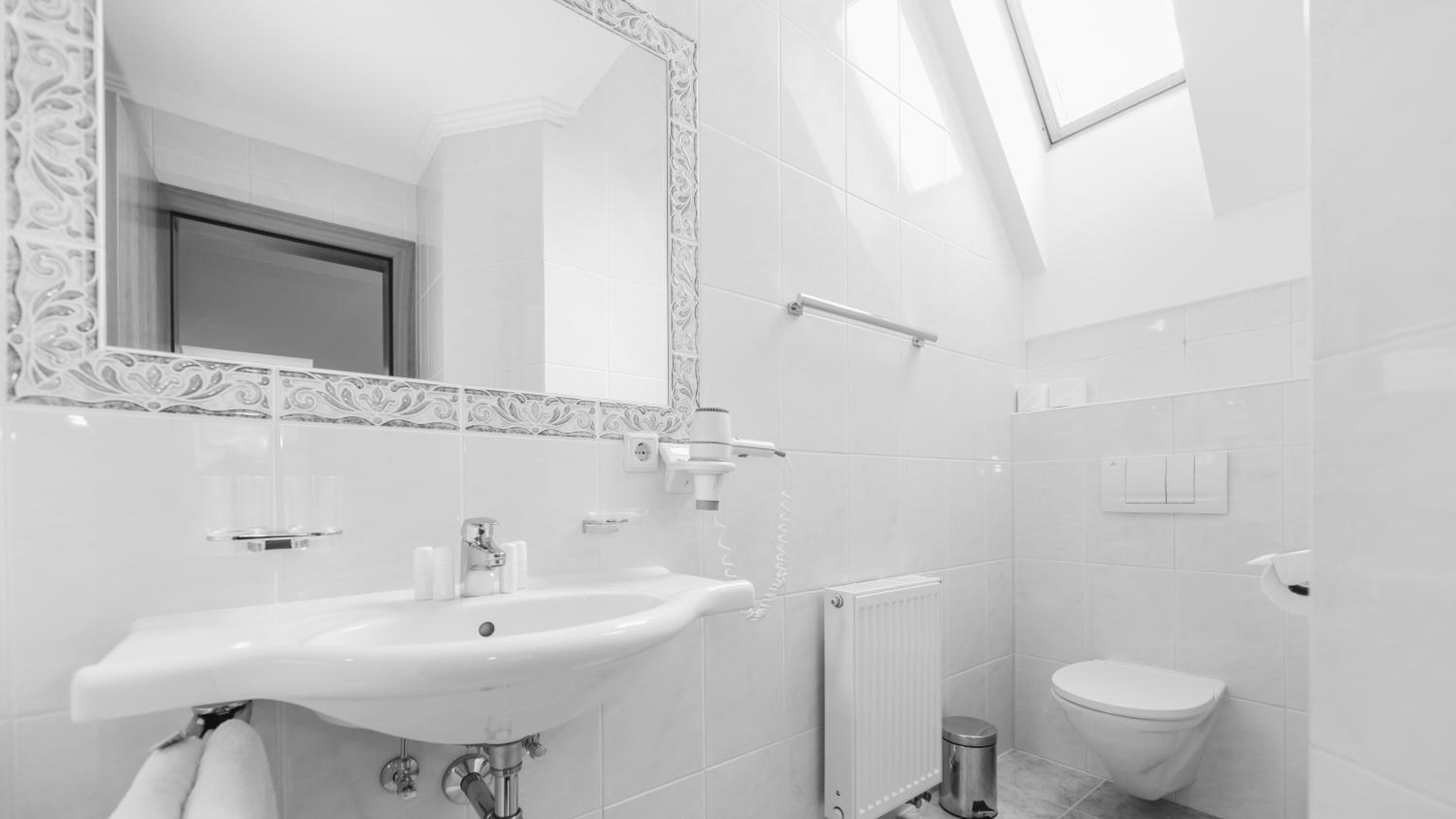 Deluxe Double Room with Balcony photo 2