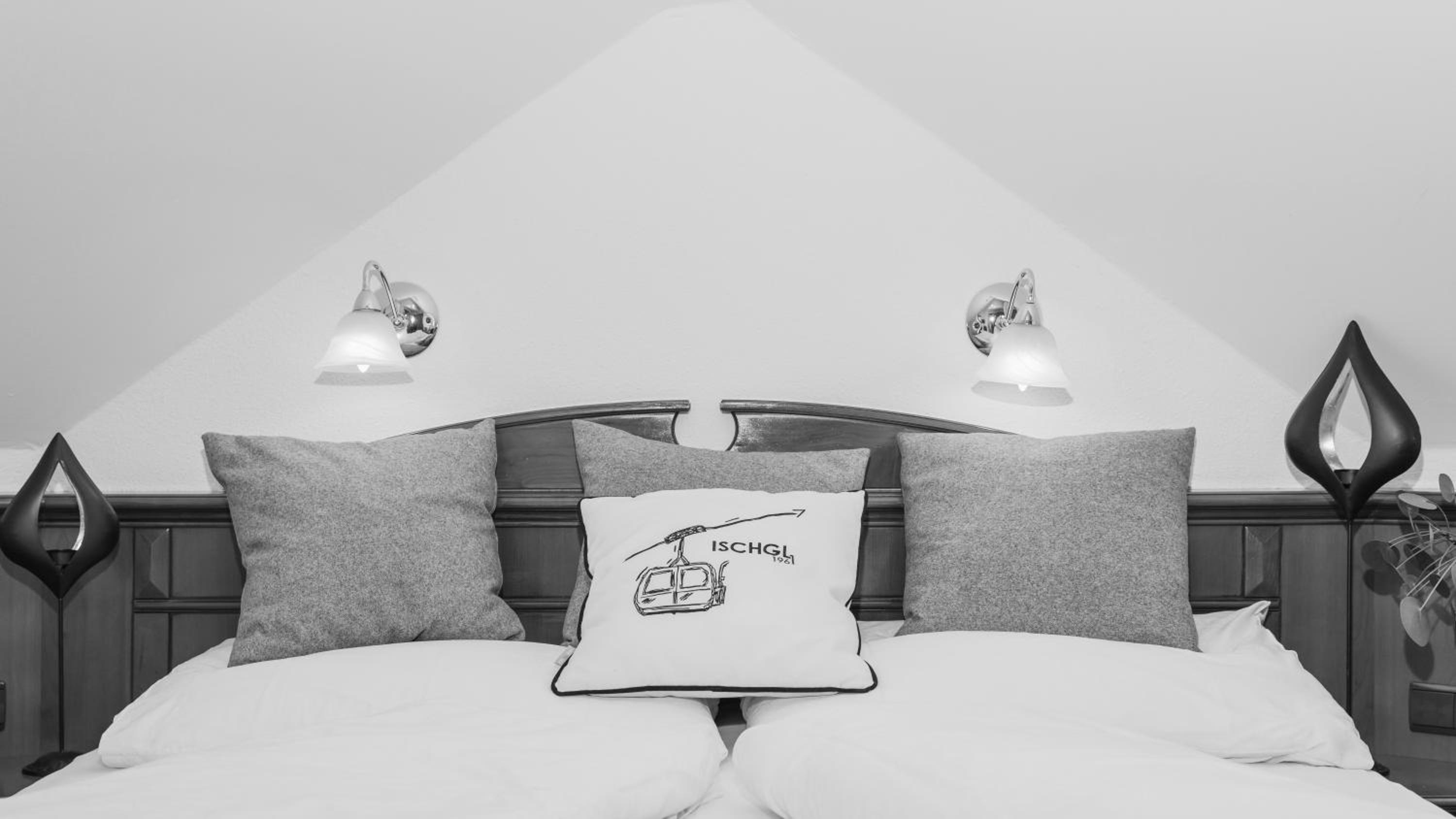 Deluxe Double Room with Balcony - Photo 1