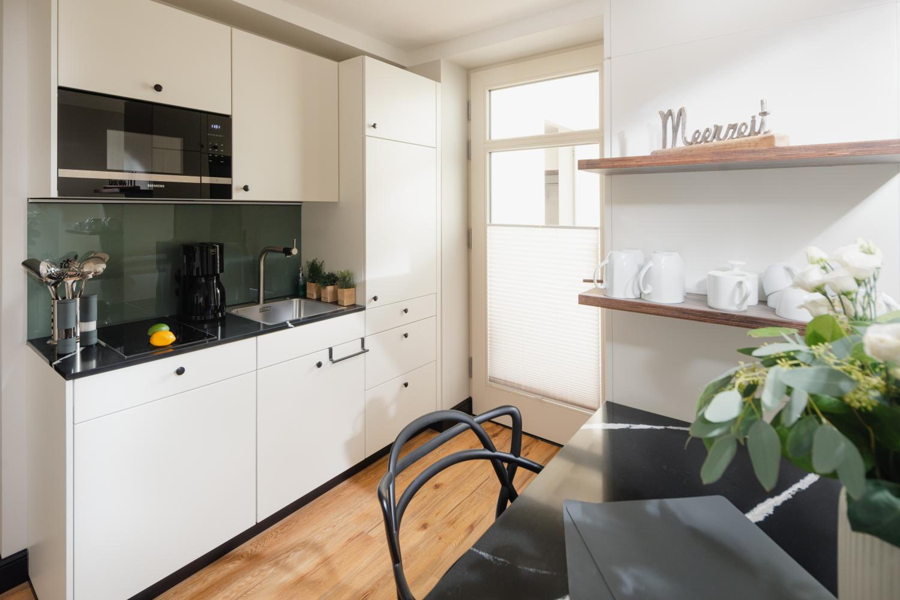 One-Bedroom Apartment photo 2