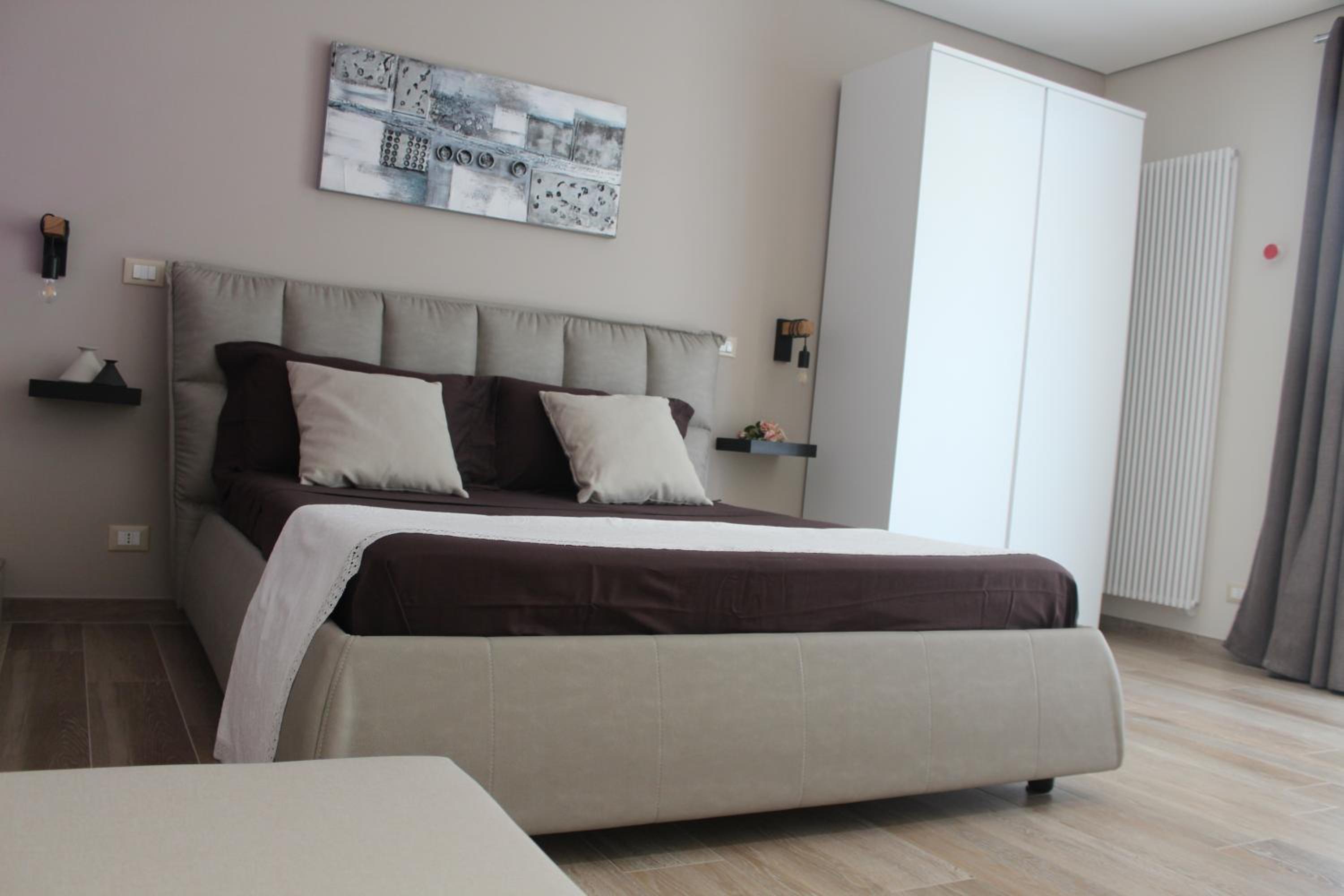 Deluxe Suite - Photo 10