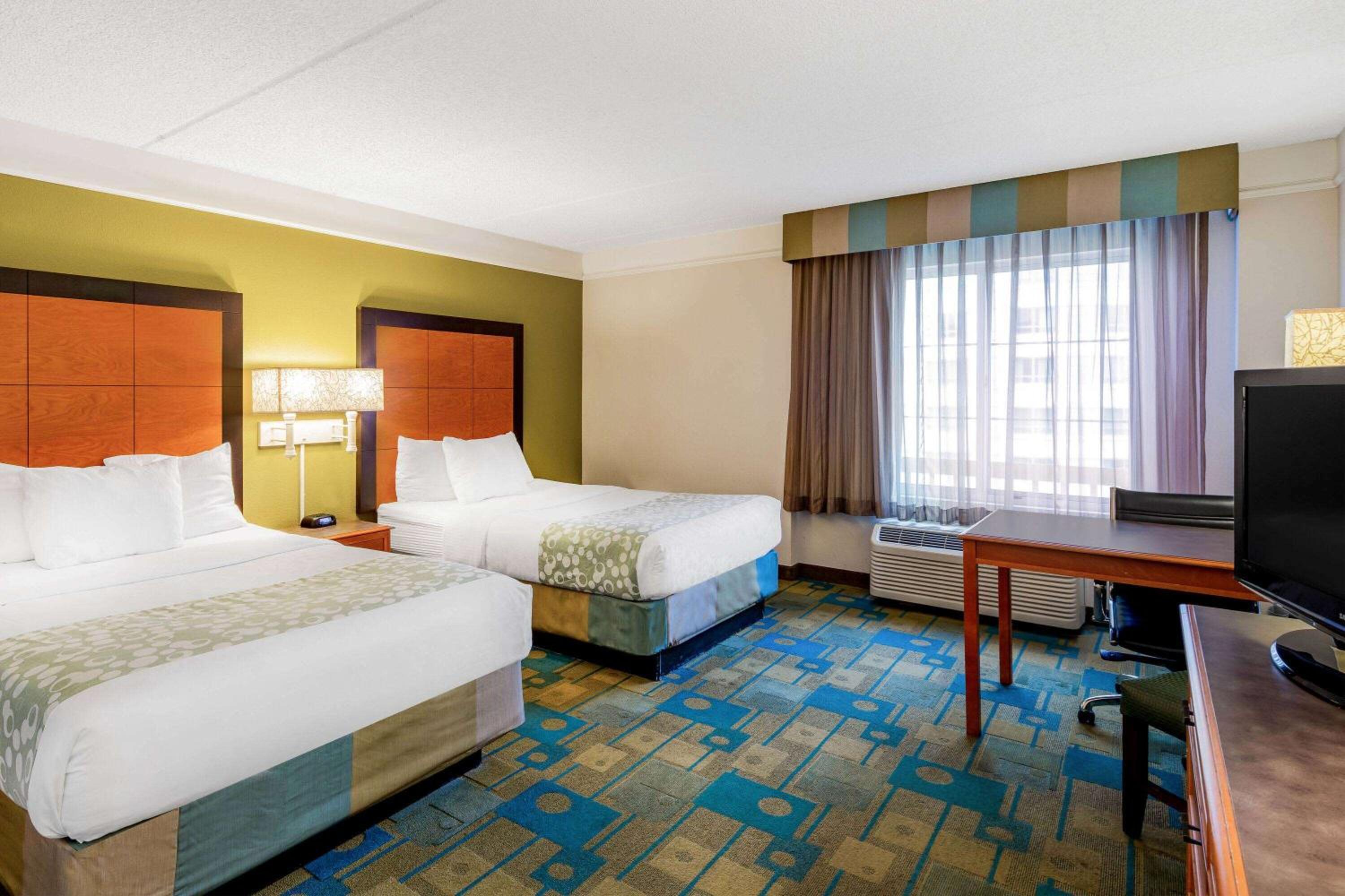 Double Room with Two Double Beds - Photo 2