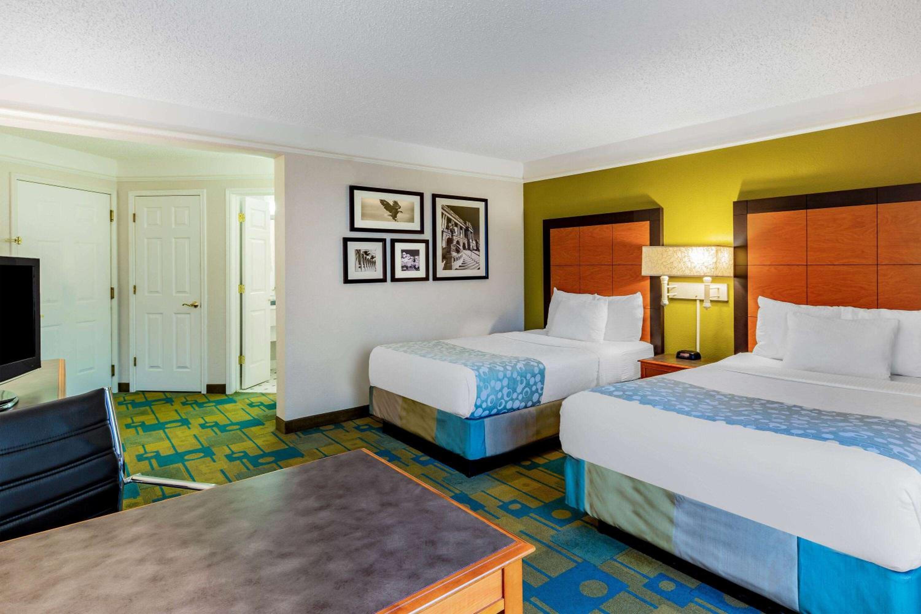 Double Room with Two Double Beds - Photo 7