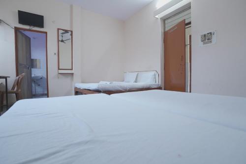 Large Double Room photo 3