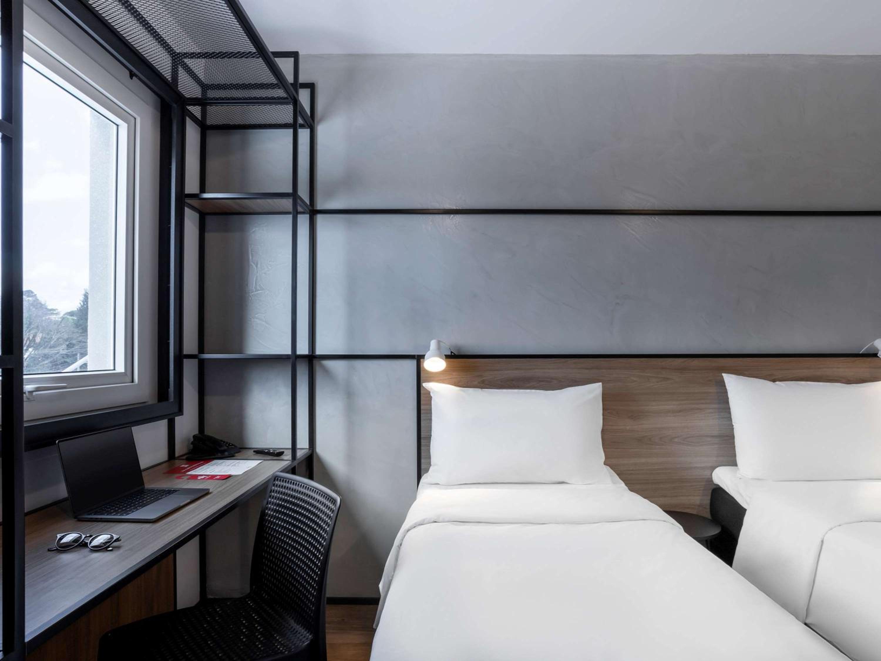 Standard Twin Room photo 2