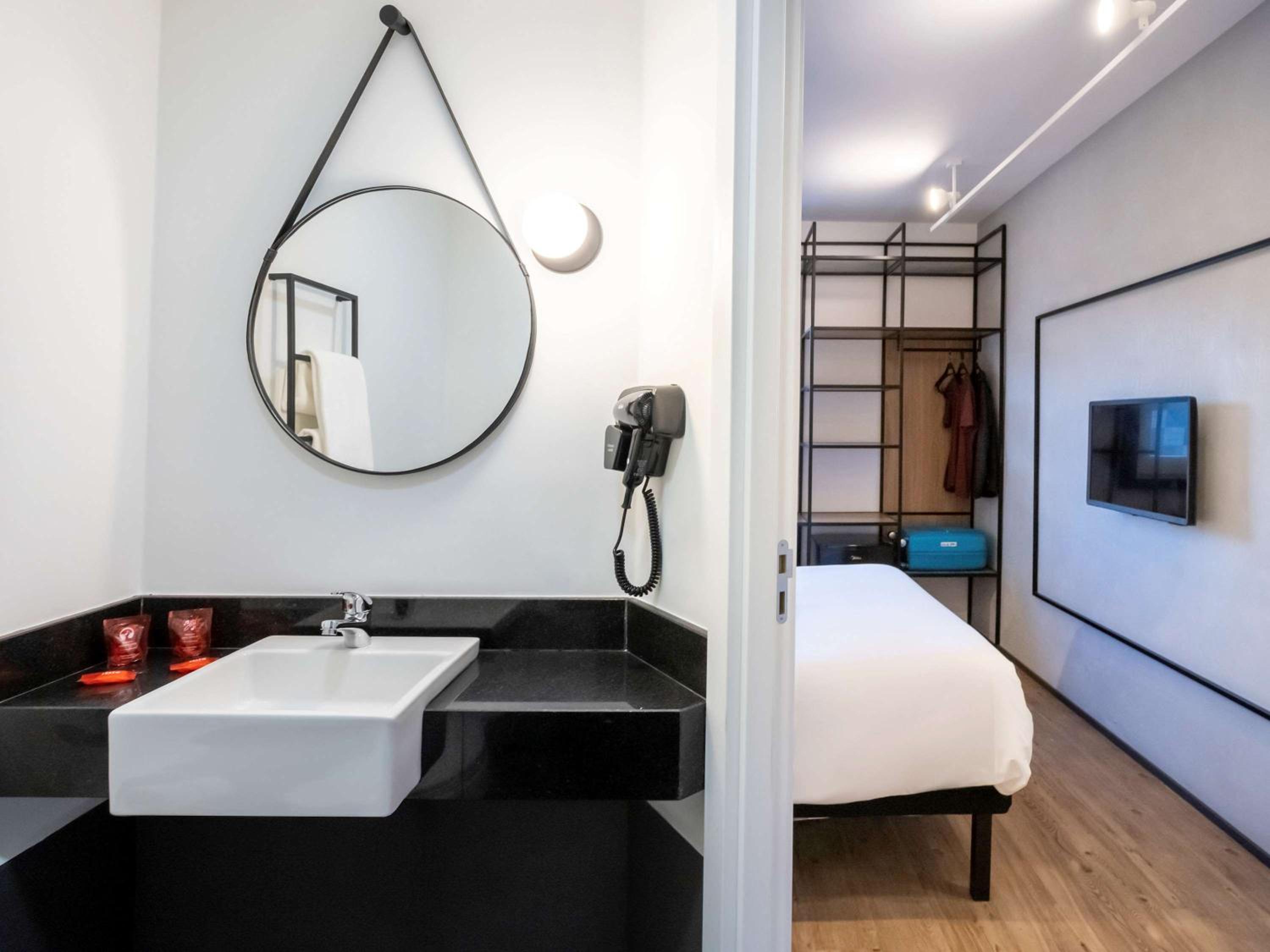 Standard Double Room - Photo 3