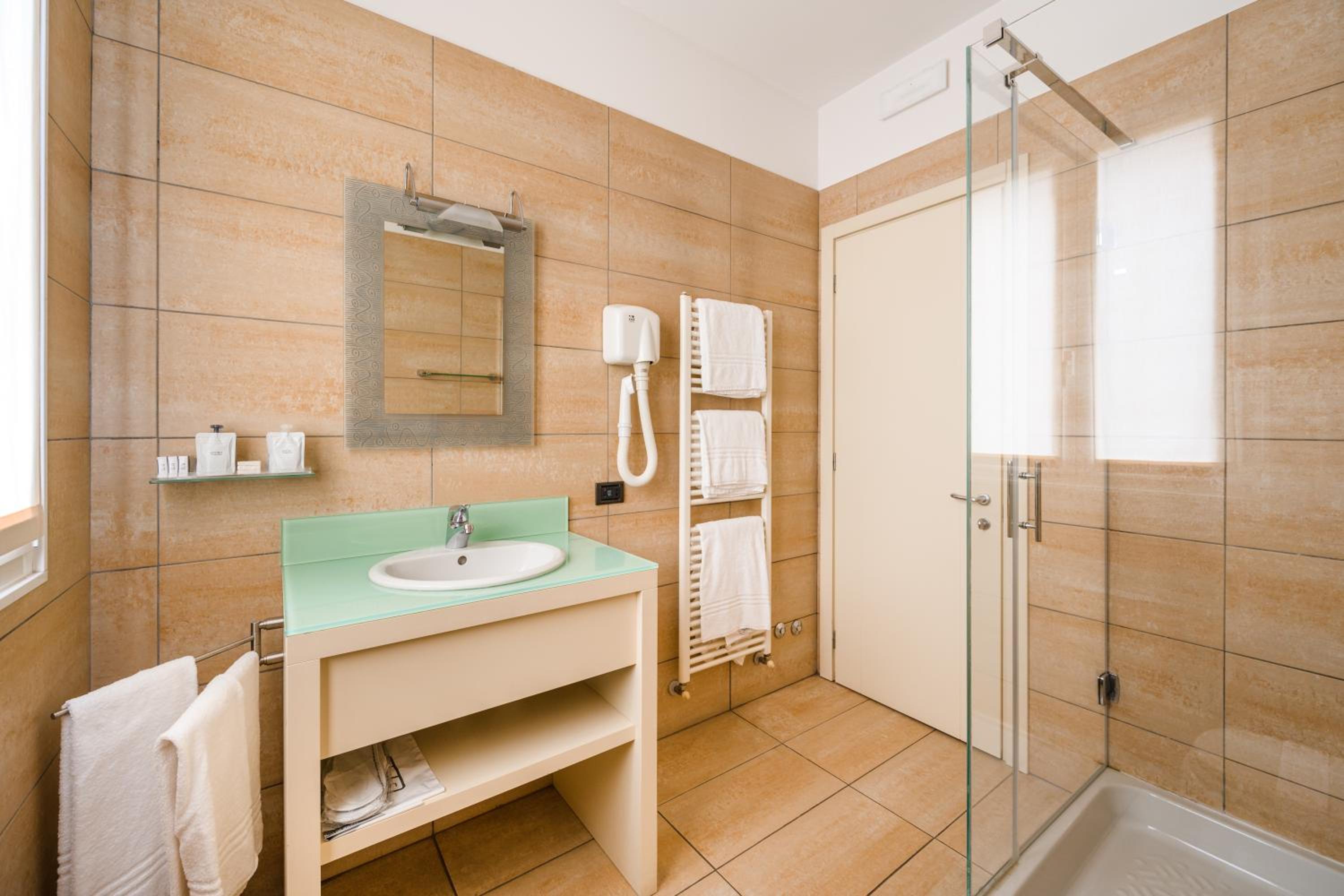 Quadruple Room - Photo 5