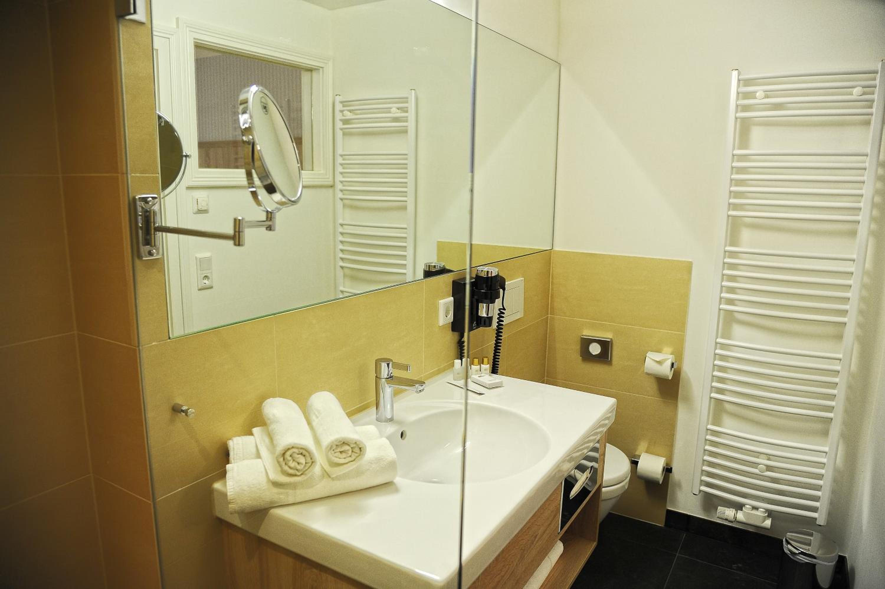 Deluxe Double Room - Photo 17