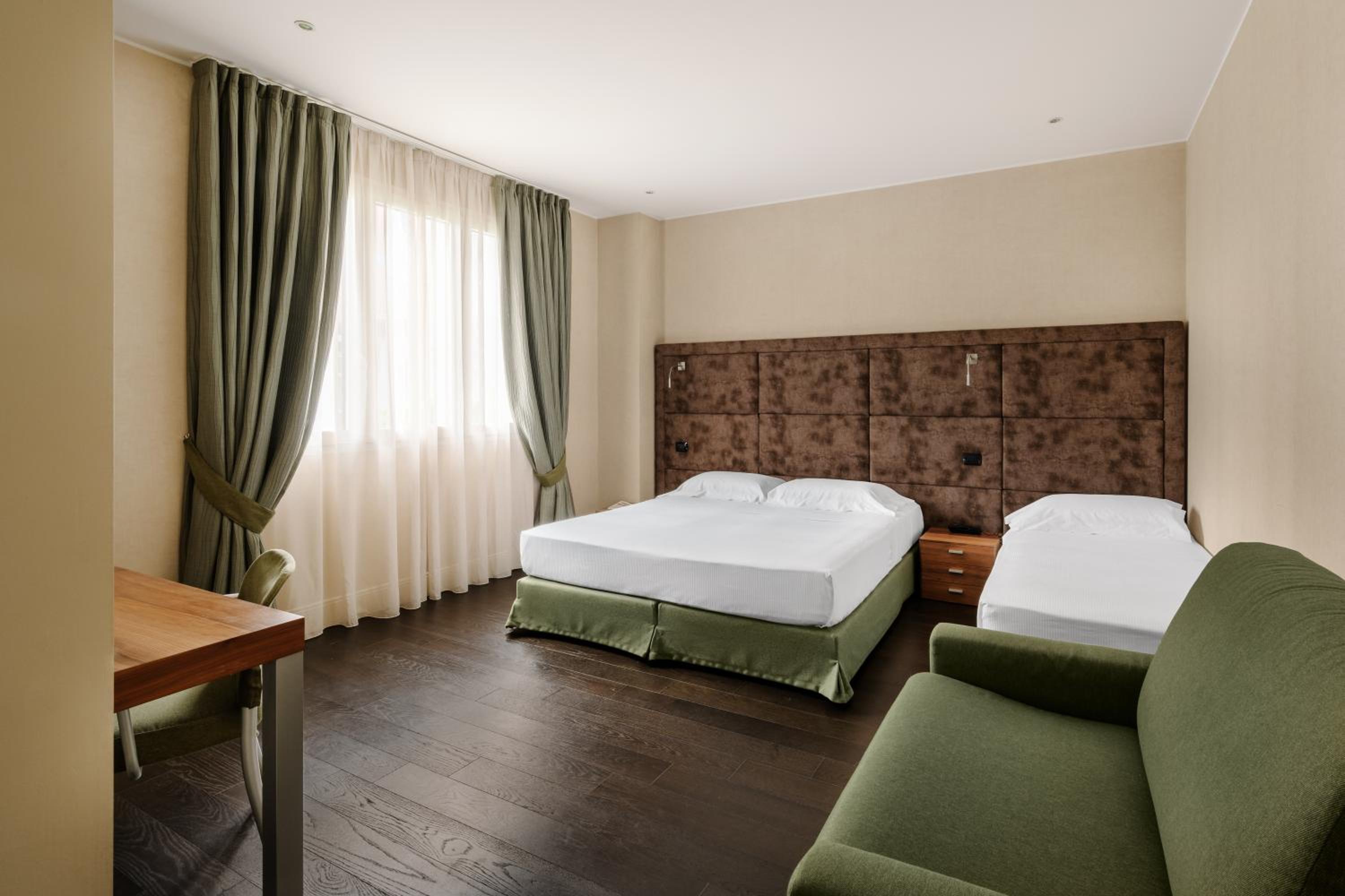 Quadruple Room - Photo 3