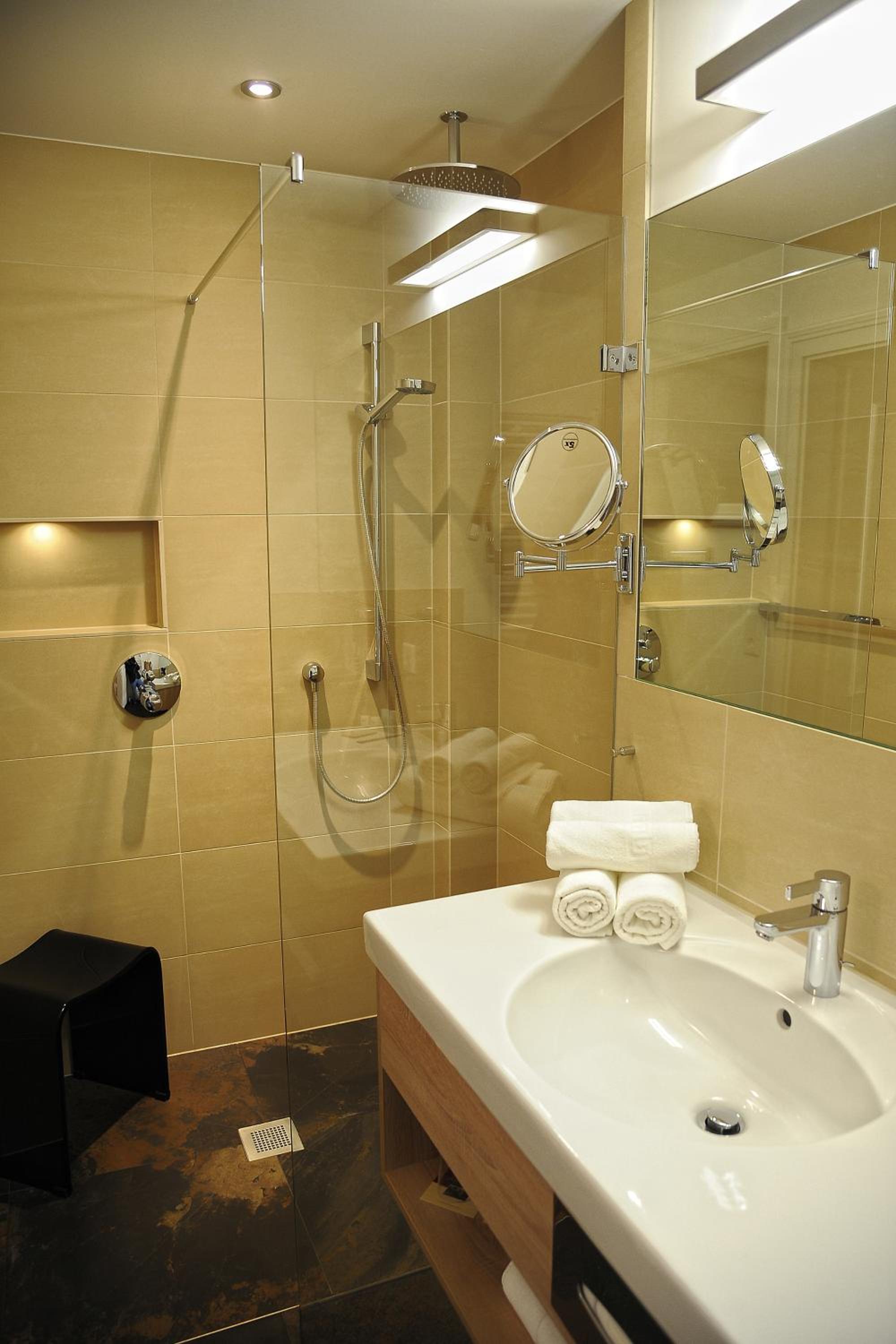 Deluxe Double Room - Photo 14