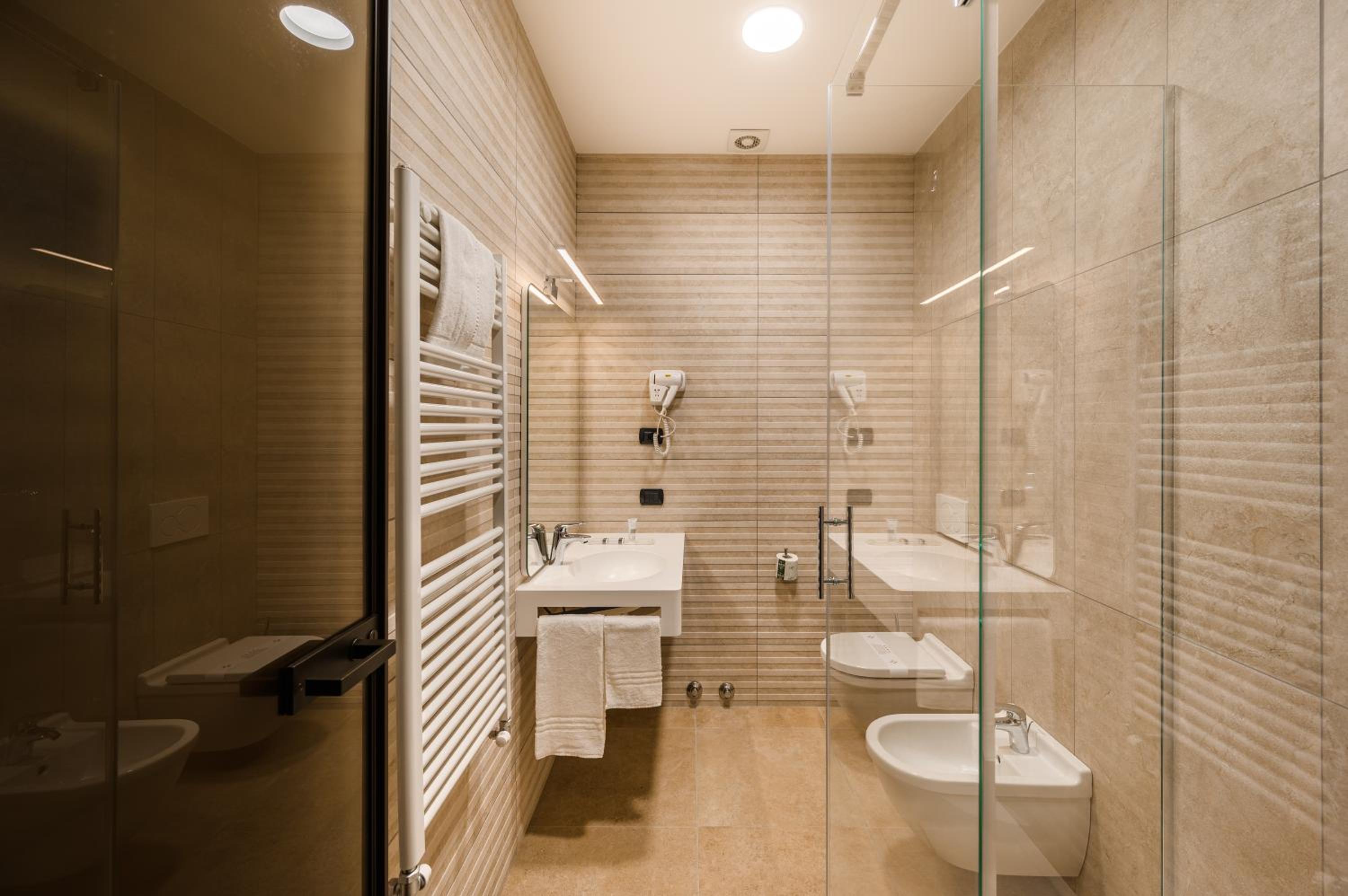 Standard Double Room - Photo 2