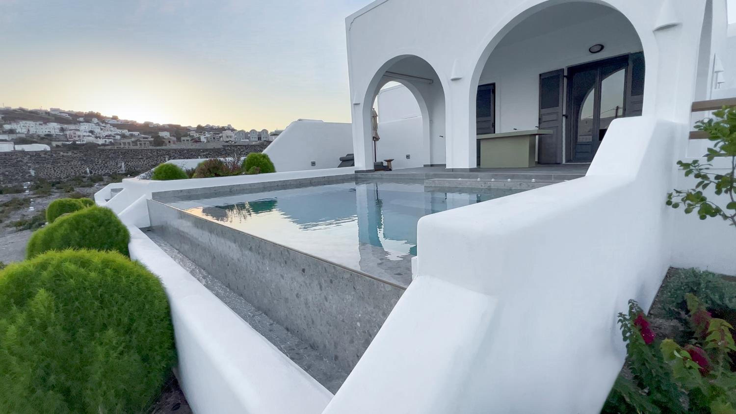 Honeymoon Suite with Private Pool & Jetted Tub - Photo 16