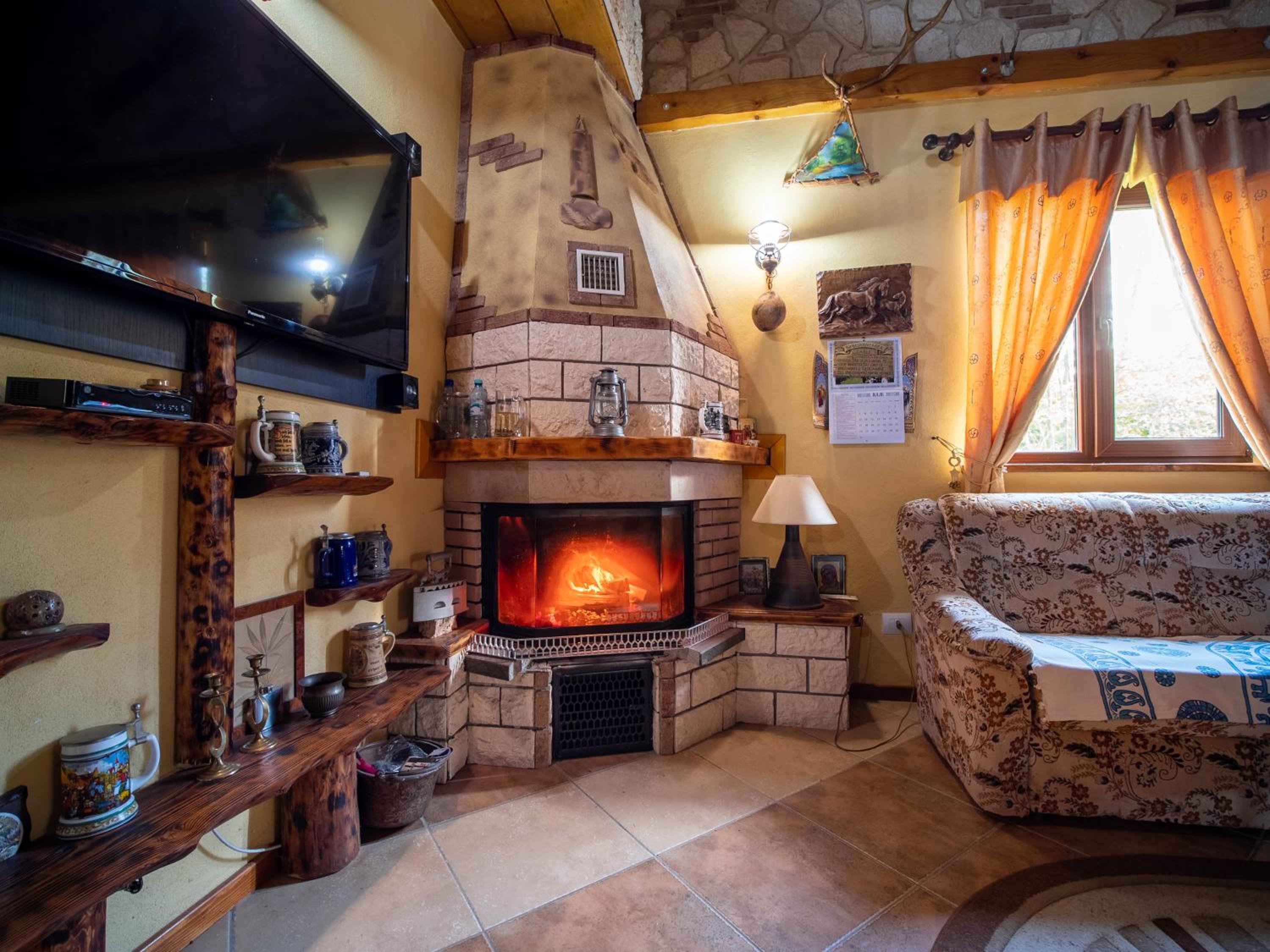 Five-Bedroom House - Photo 60