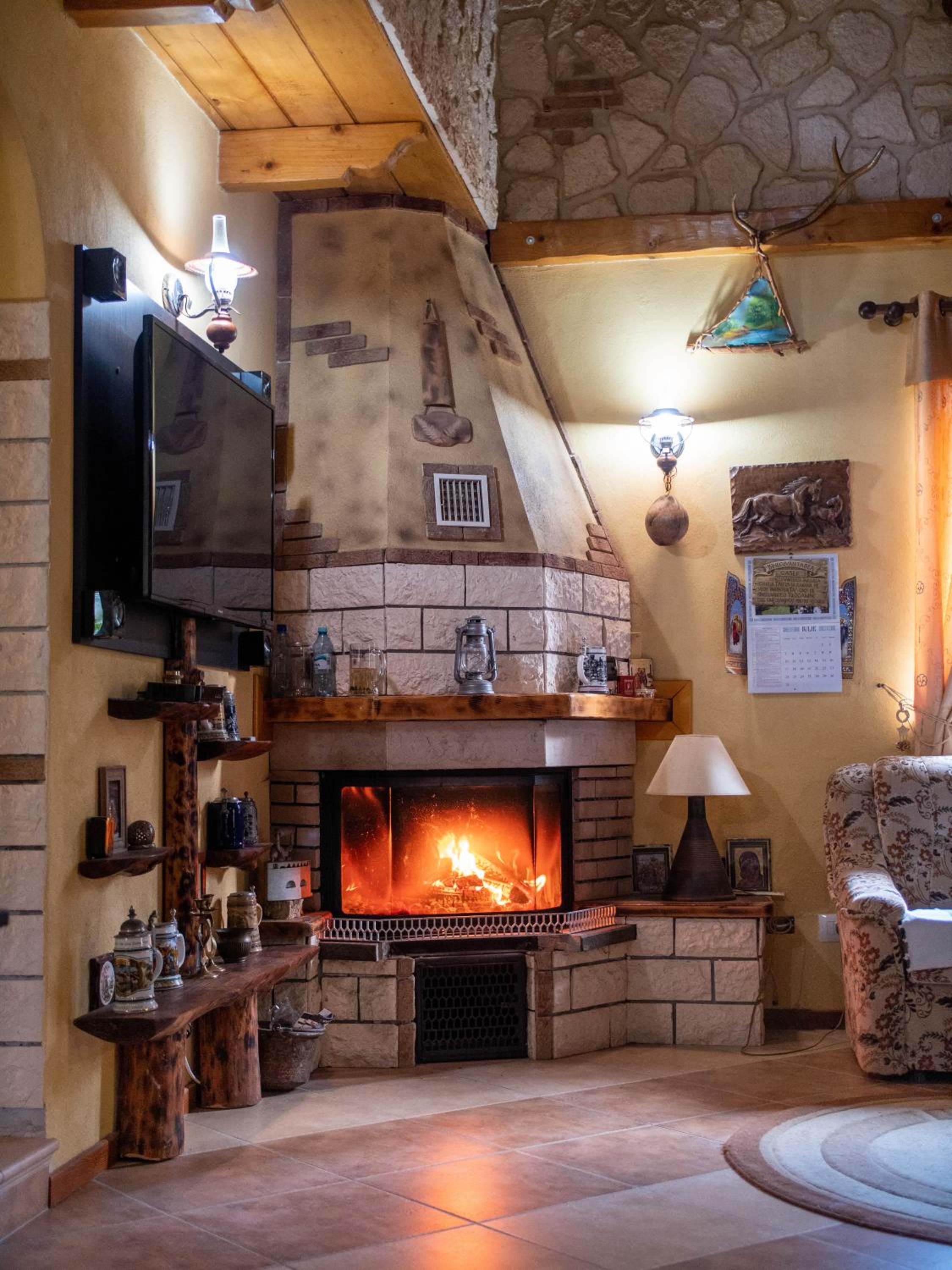 Five-Bedroom House - Photo 48