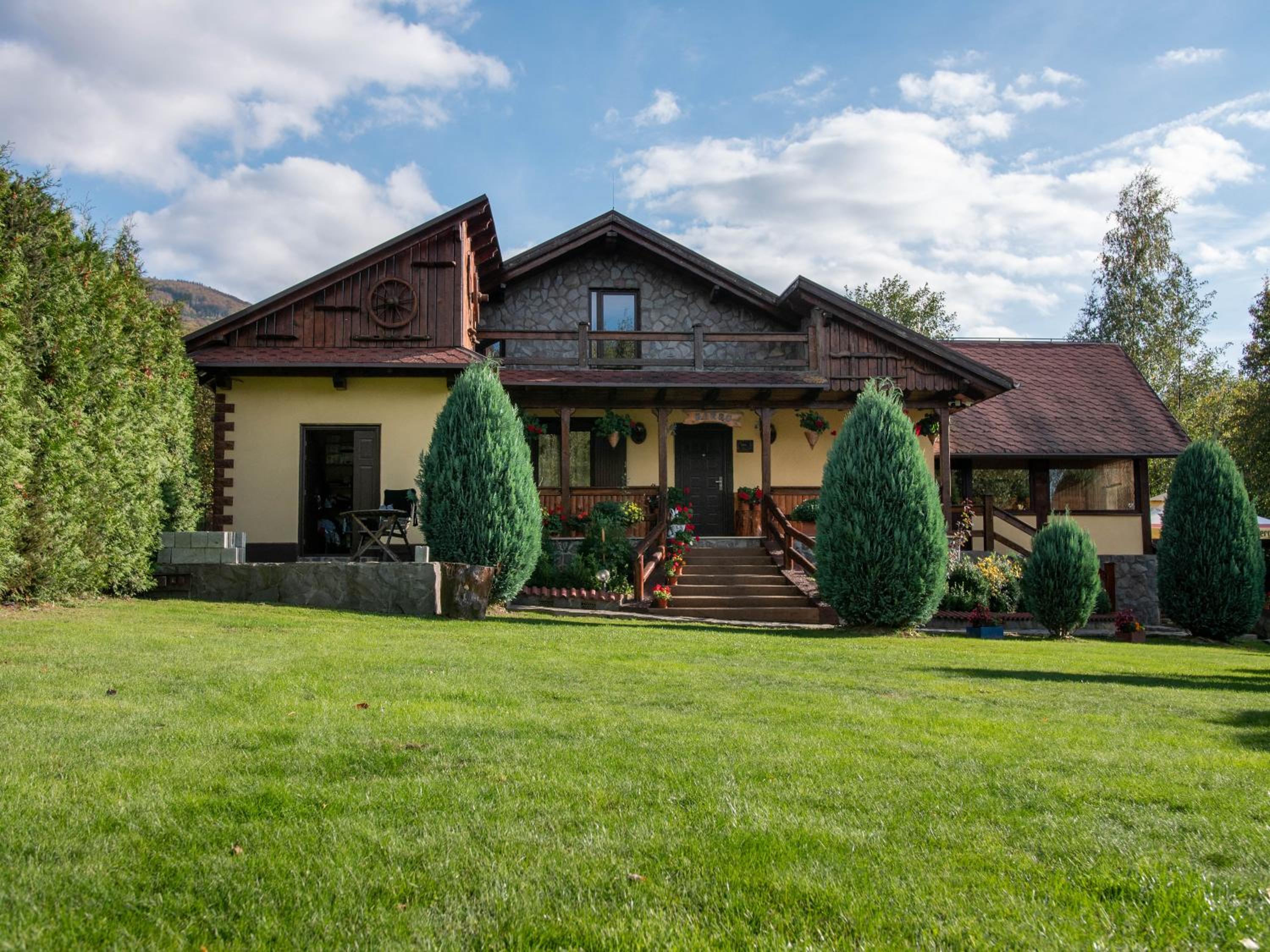 Five-Bedroom House - Photo 46