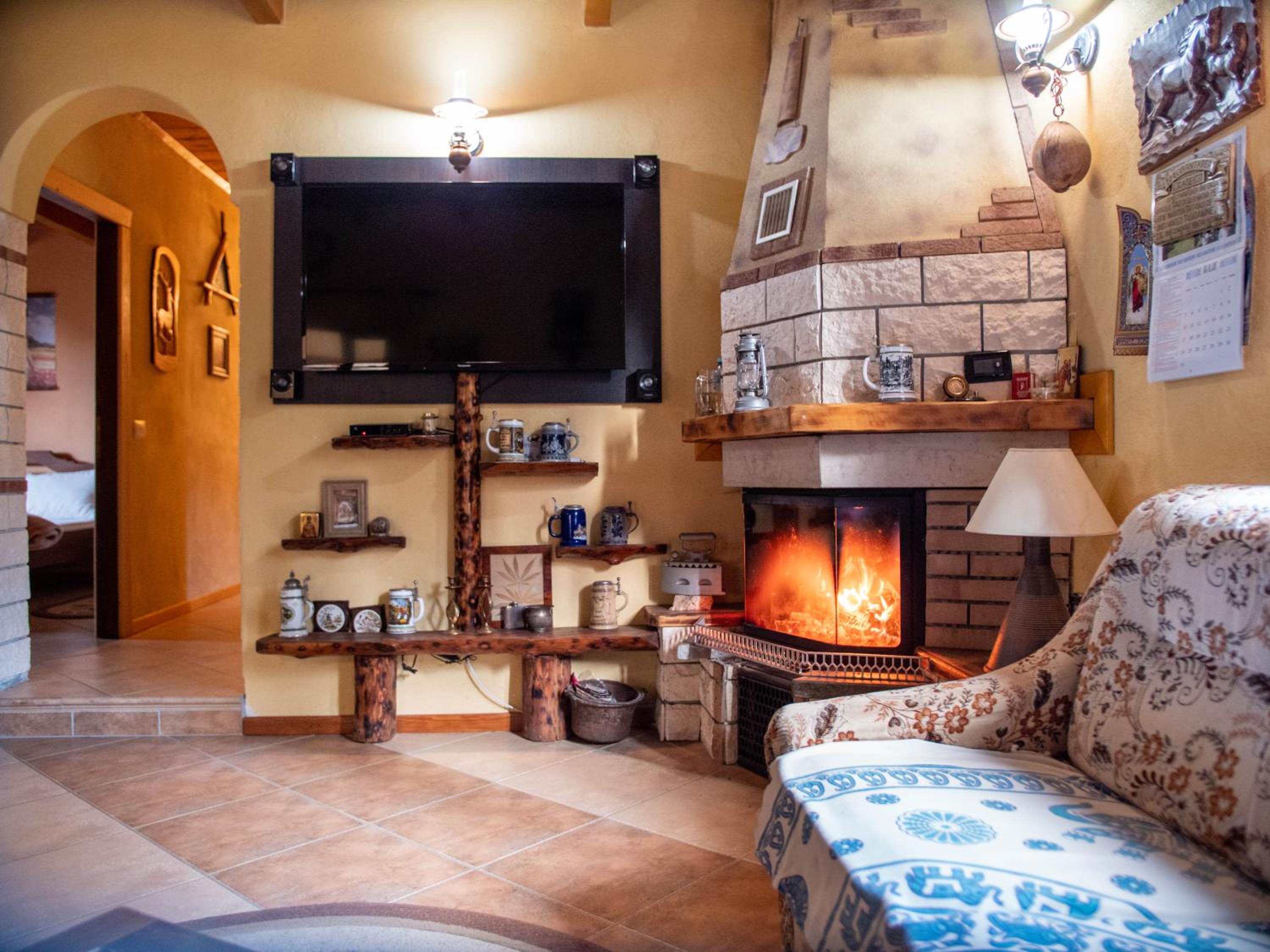 Five-Bedroom House - Photo 42