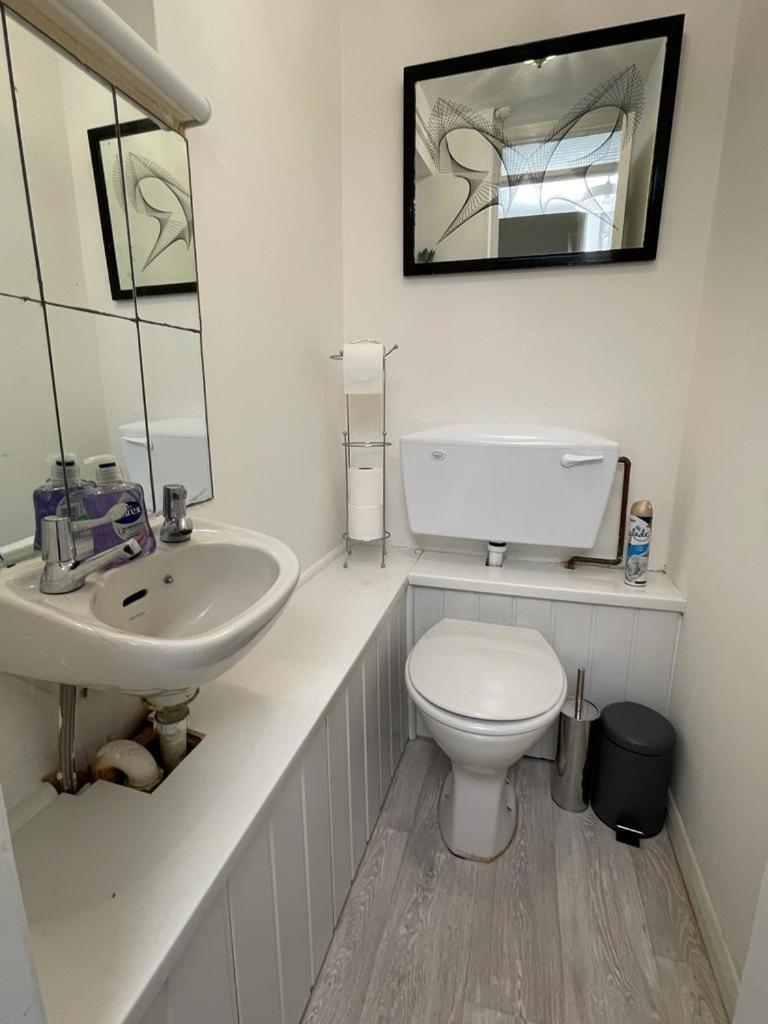 Three-Bedroom House photo 3