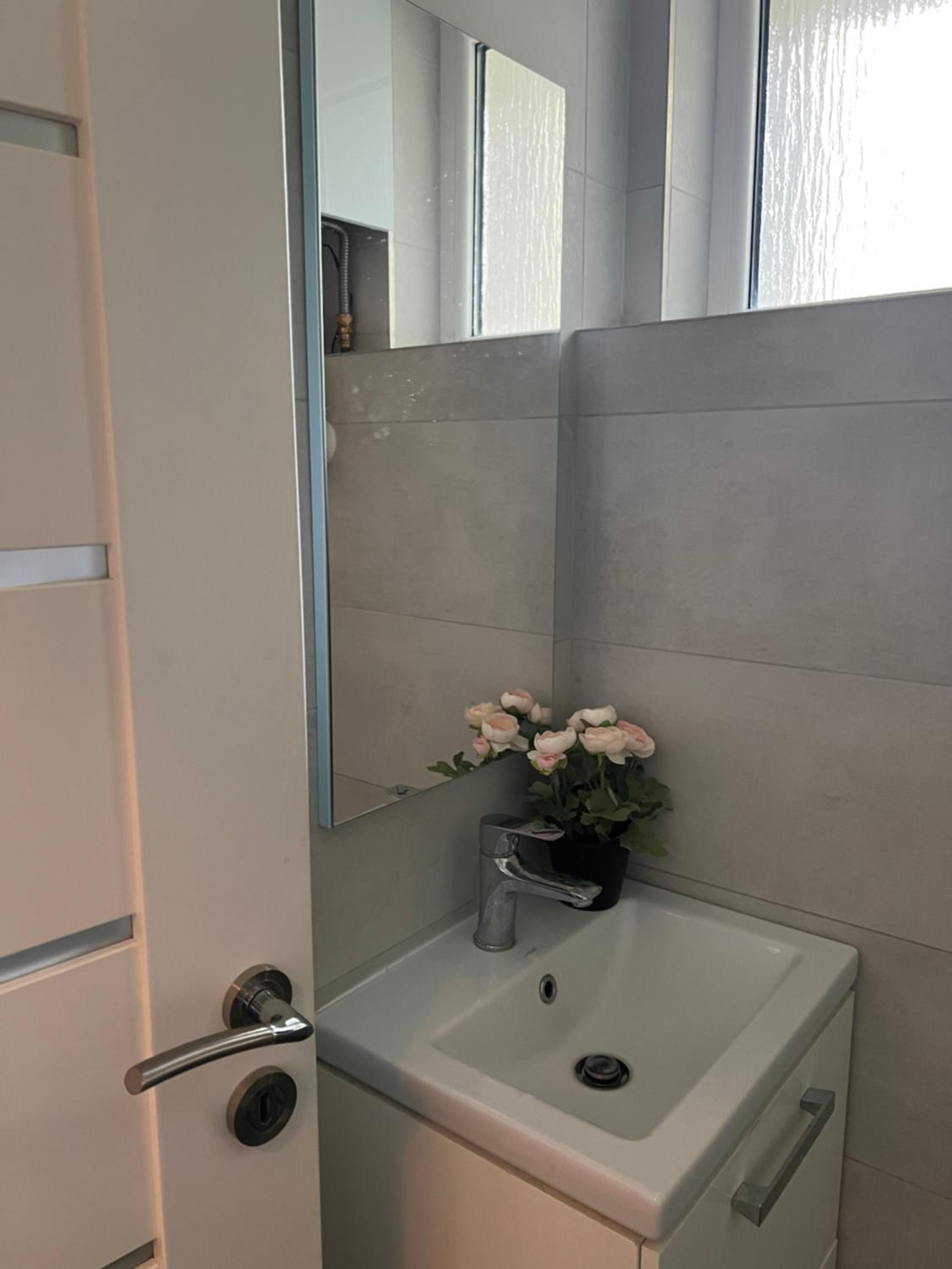 One-Bedroom Apartment - Photo 7