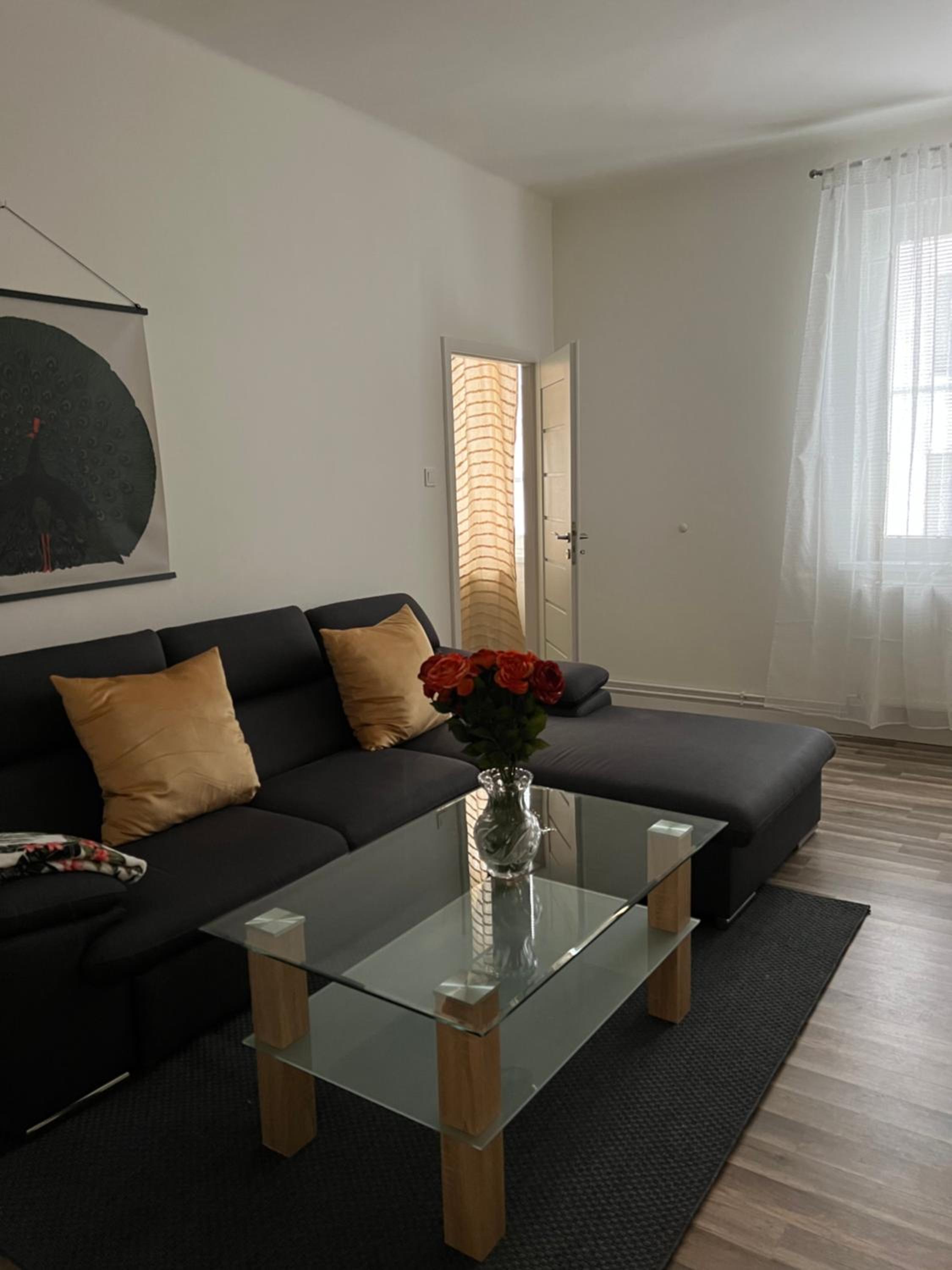 One-Bedroom Apartment - Photo 1