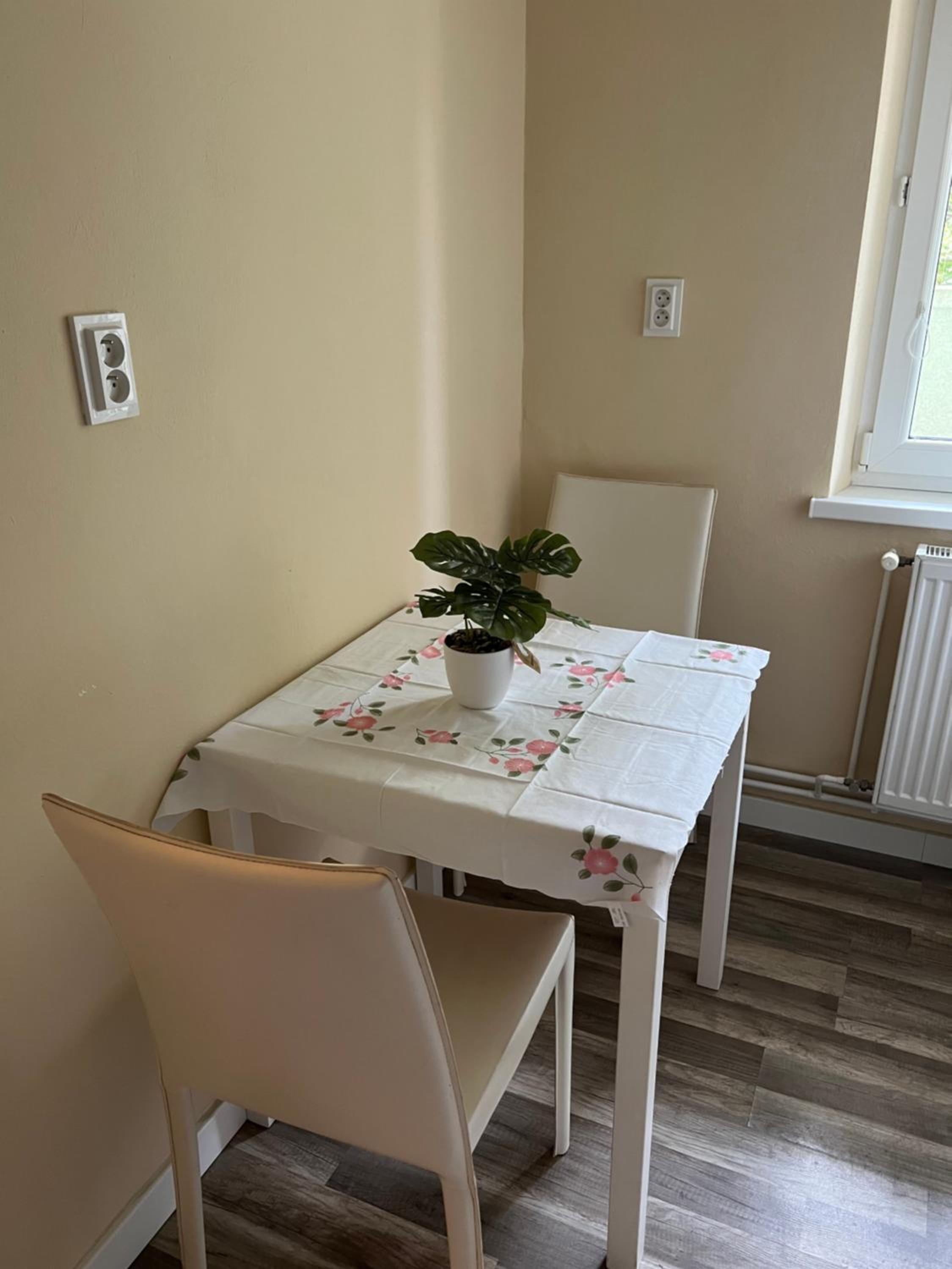 One-Bedroom Apartment - Photo 2