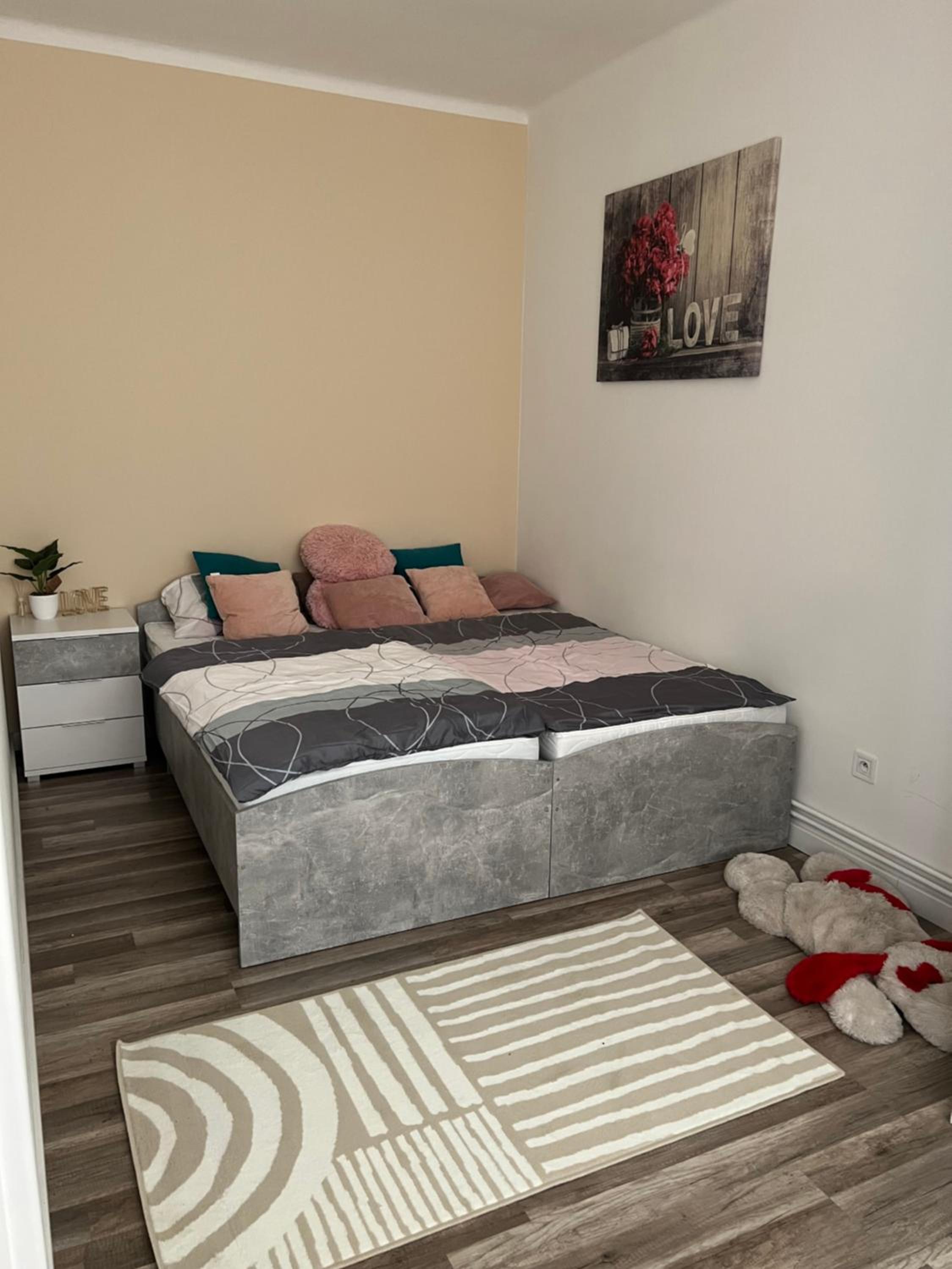 One-Bedroom Apartment - Photo 4