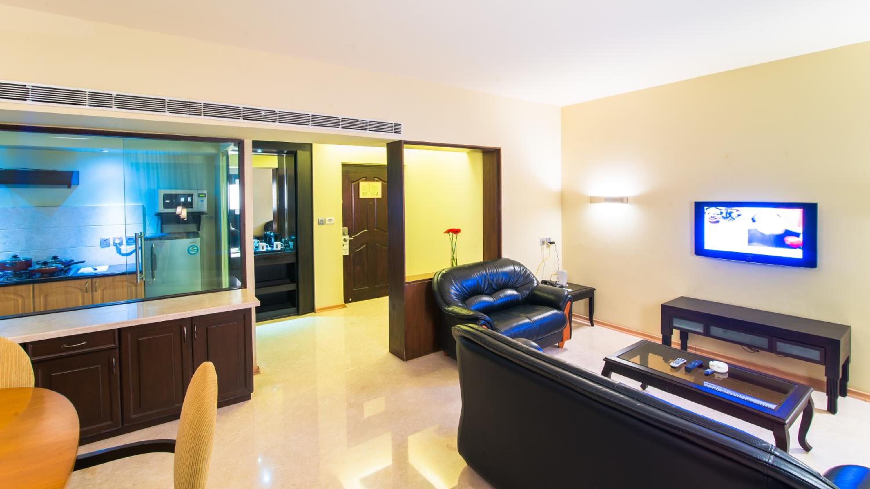 Premium Three Bedroom With Kitchen - Photo 5