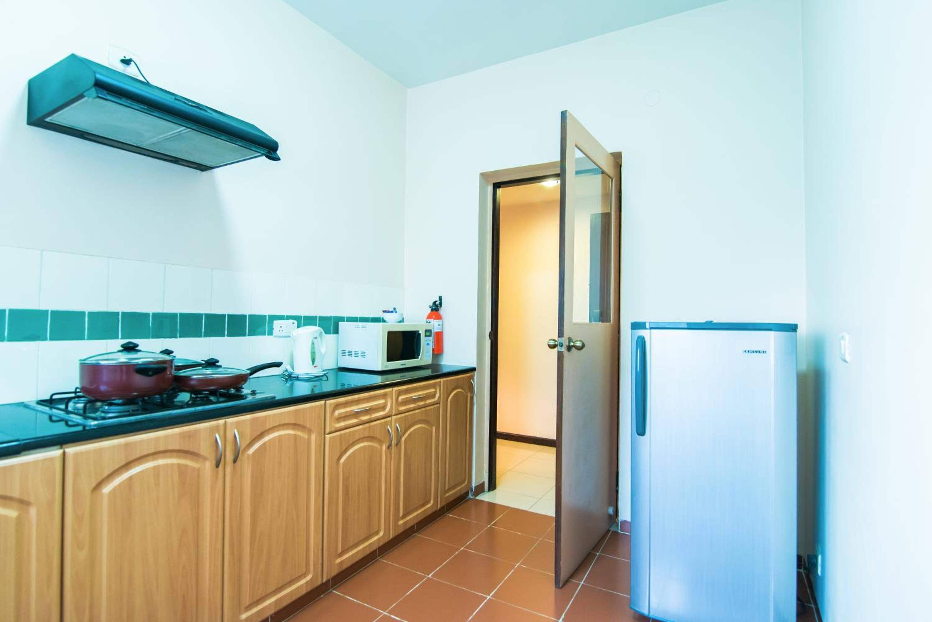 Deluxe One Bedroom With Kitchen - Photo 3