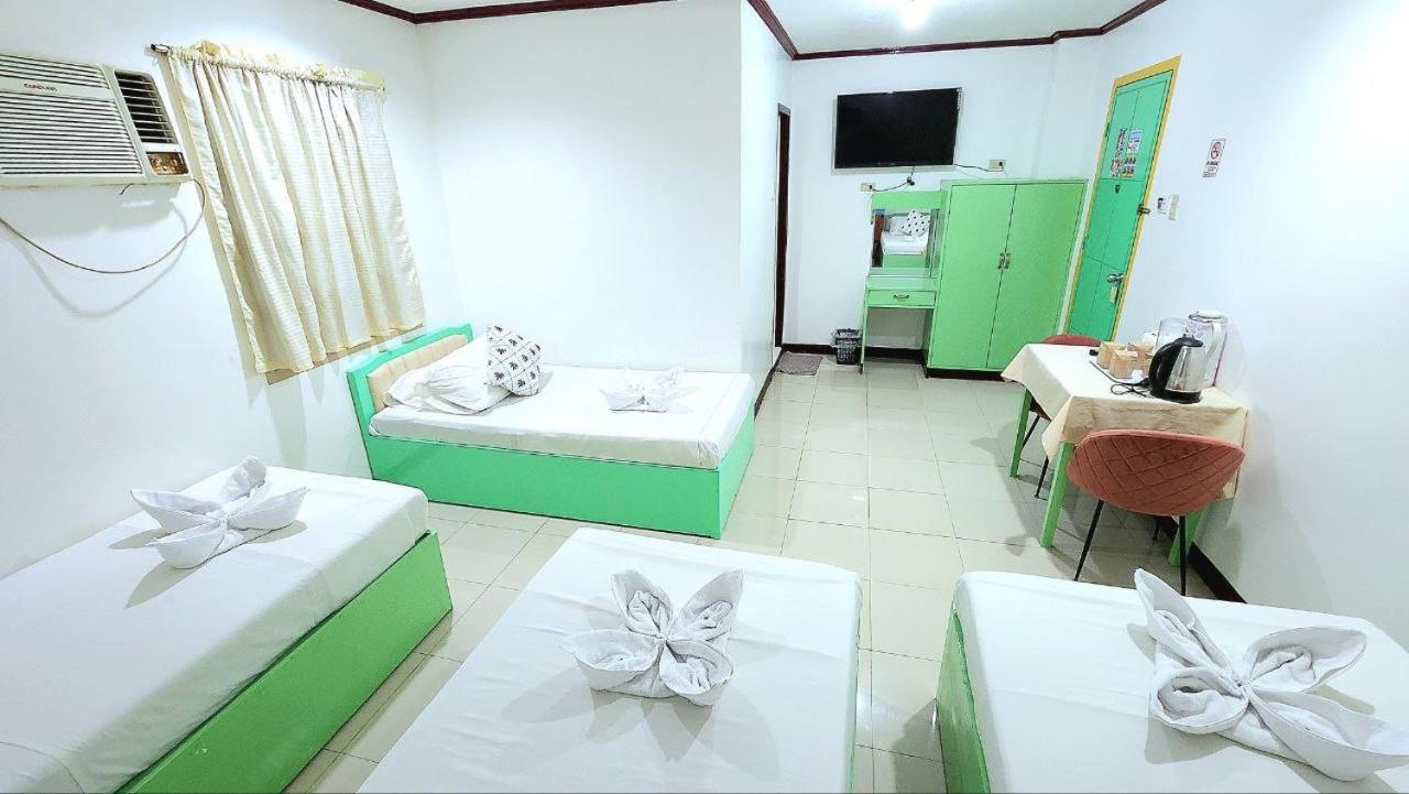 Quadruple Room - Photo 8