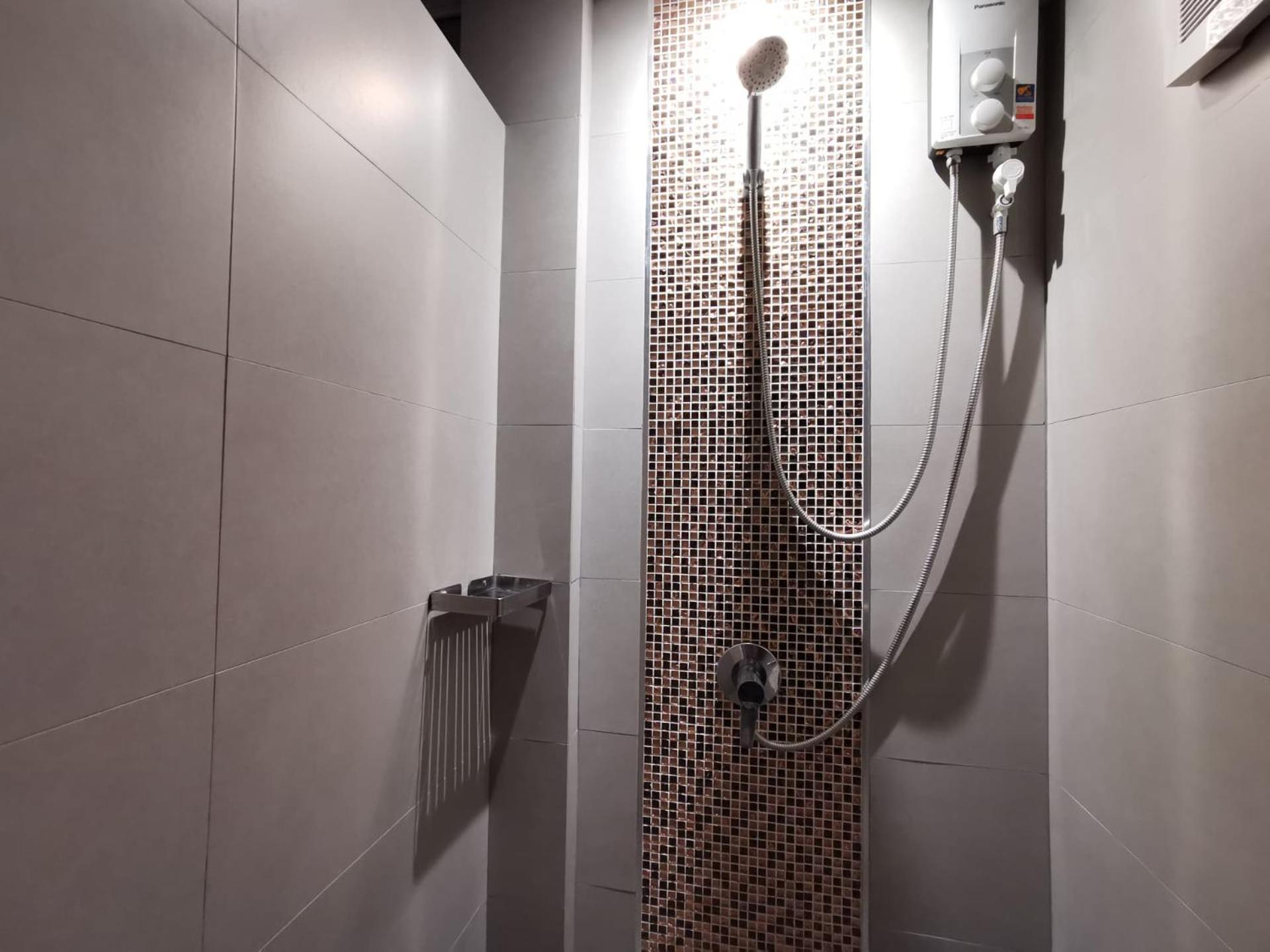Twin Fan Room with Shared Bathroom photo 3