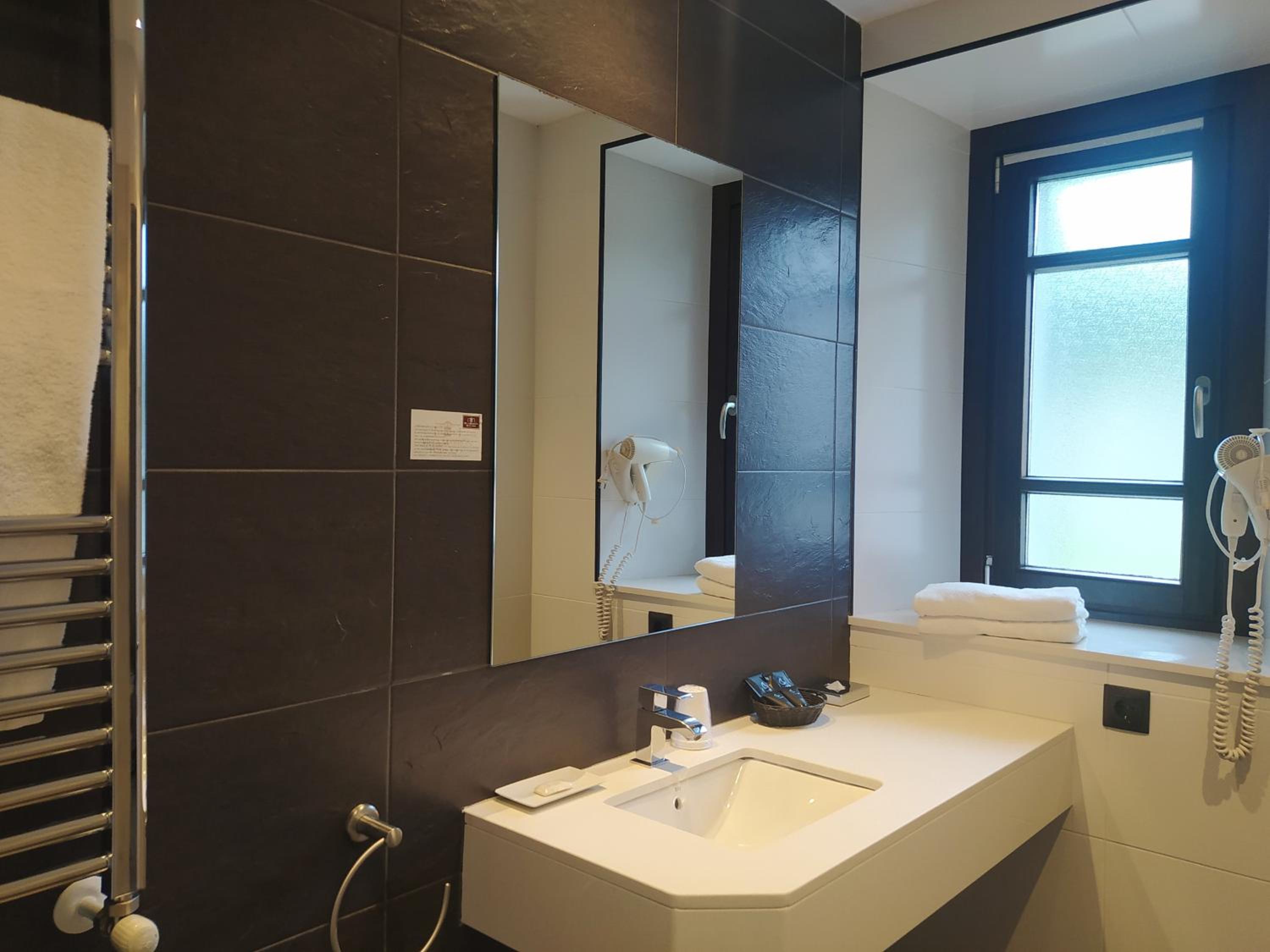 Double or Twin Room photo 3