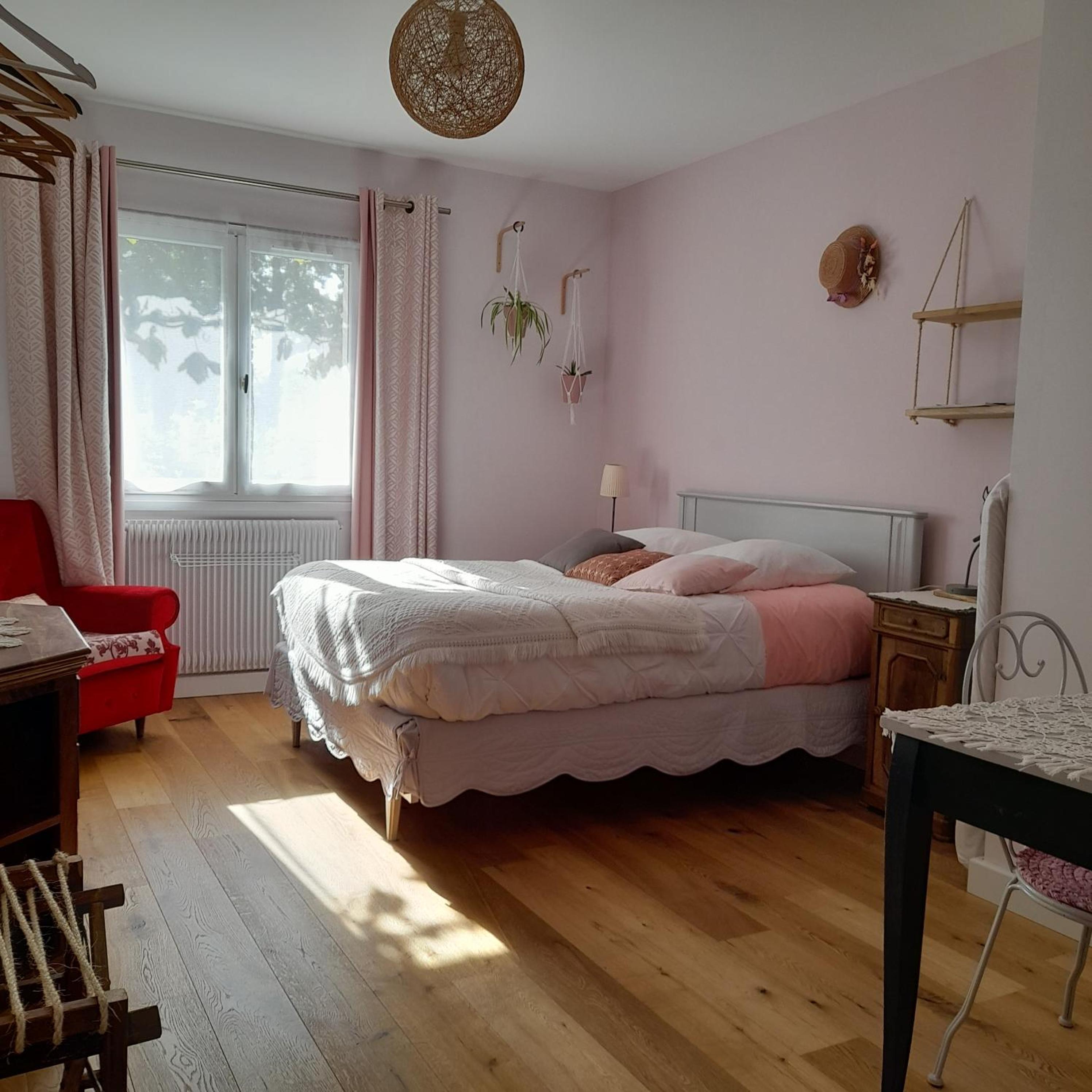 Double Room with extra bed with Shared Bathroom photo 3