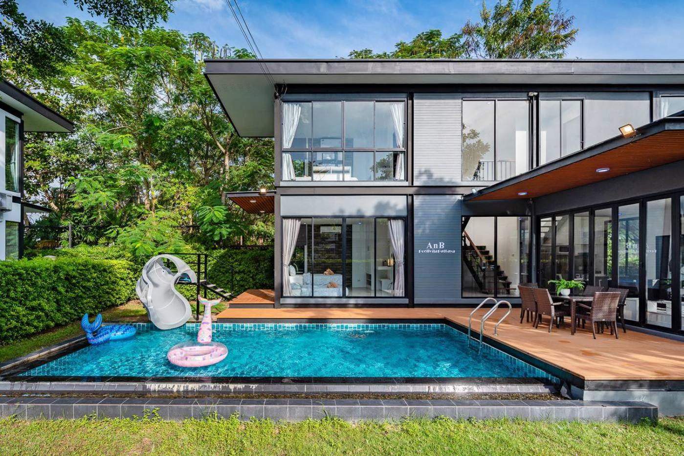 Three-Bedroom Villa - Photo 1