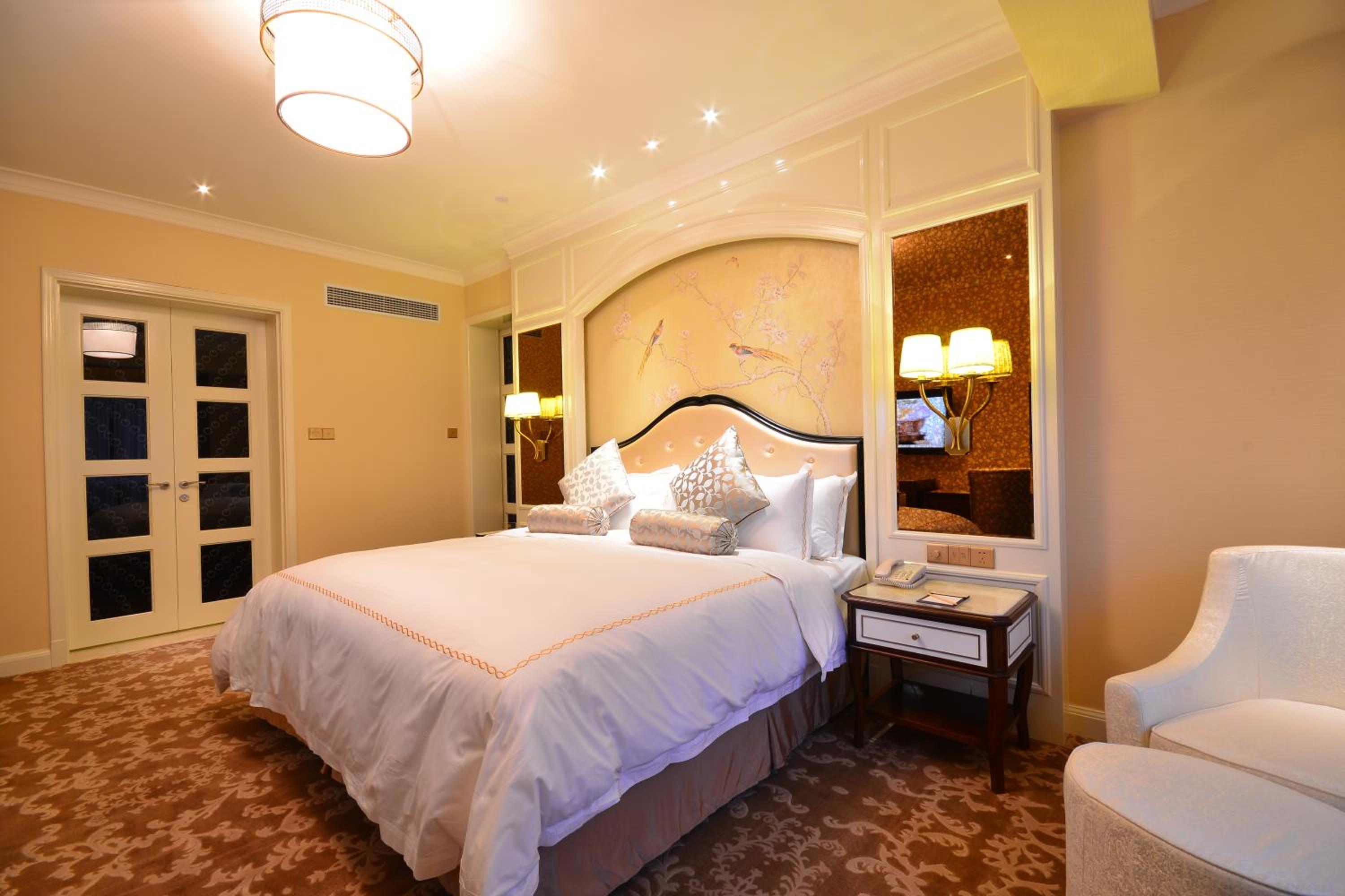 Suite photo 1